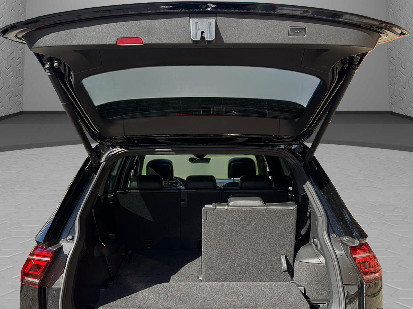 VW Tiguan Allspace 2.0TSI R-Line 4Motion DSG-image-9