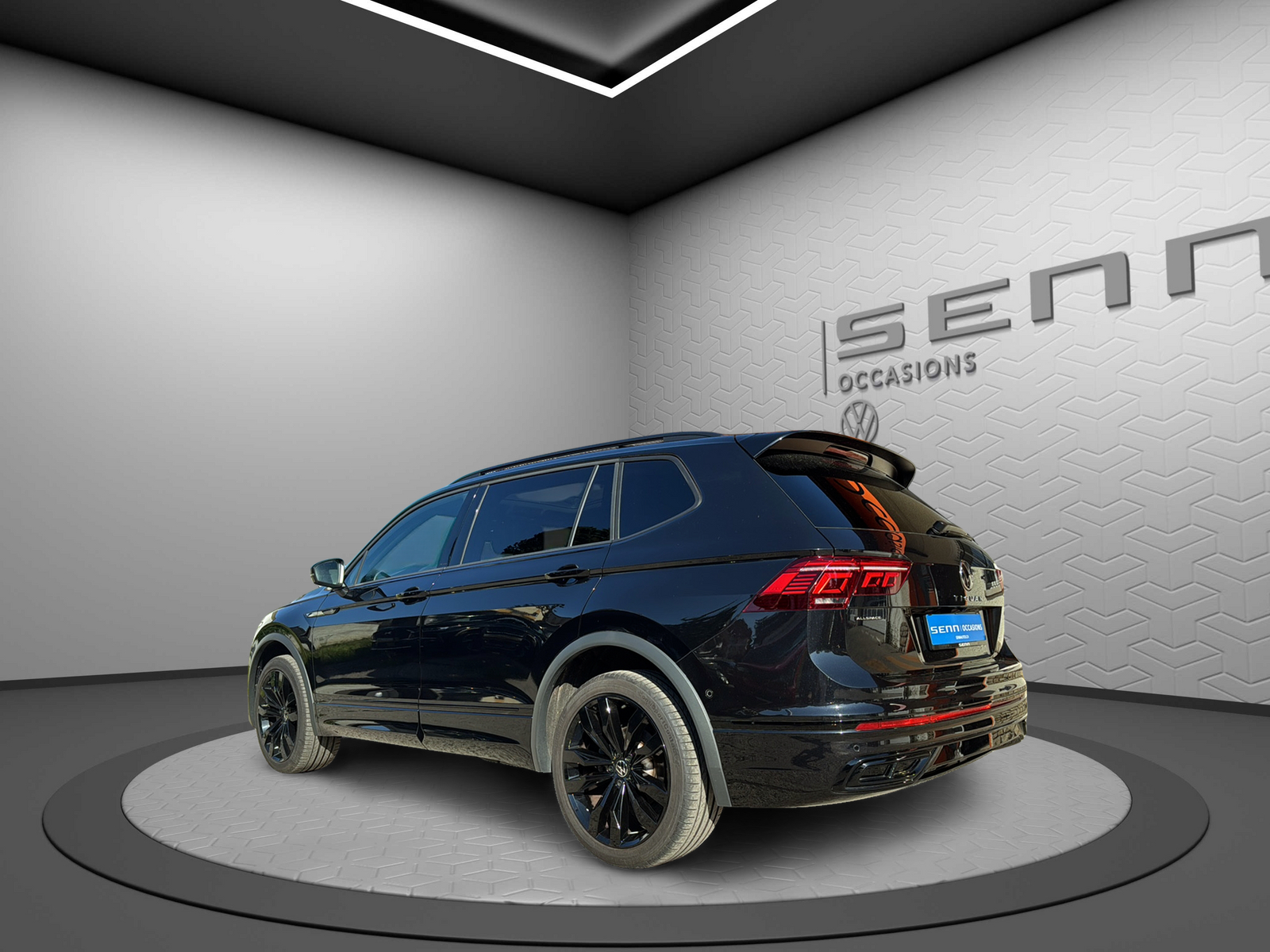 VW Tiguan Allspace 2.0TSI R-Line 4Motion DSG-image-3