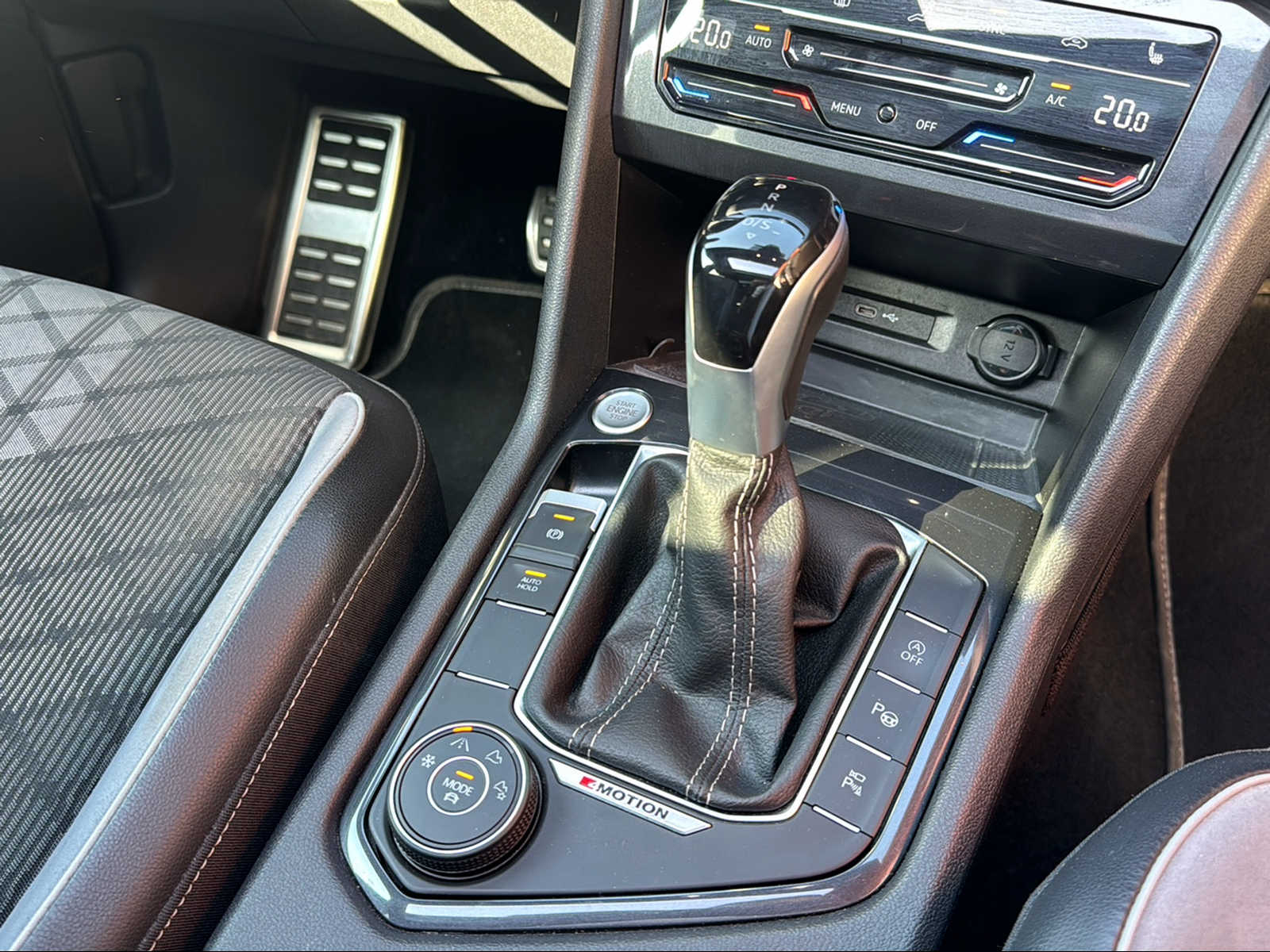 VW Tiguan Allspace 2.0TSI R-Line 4Motion DSG-image-14