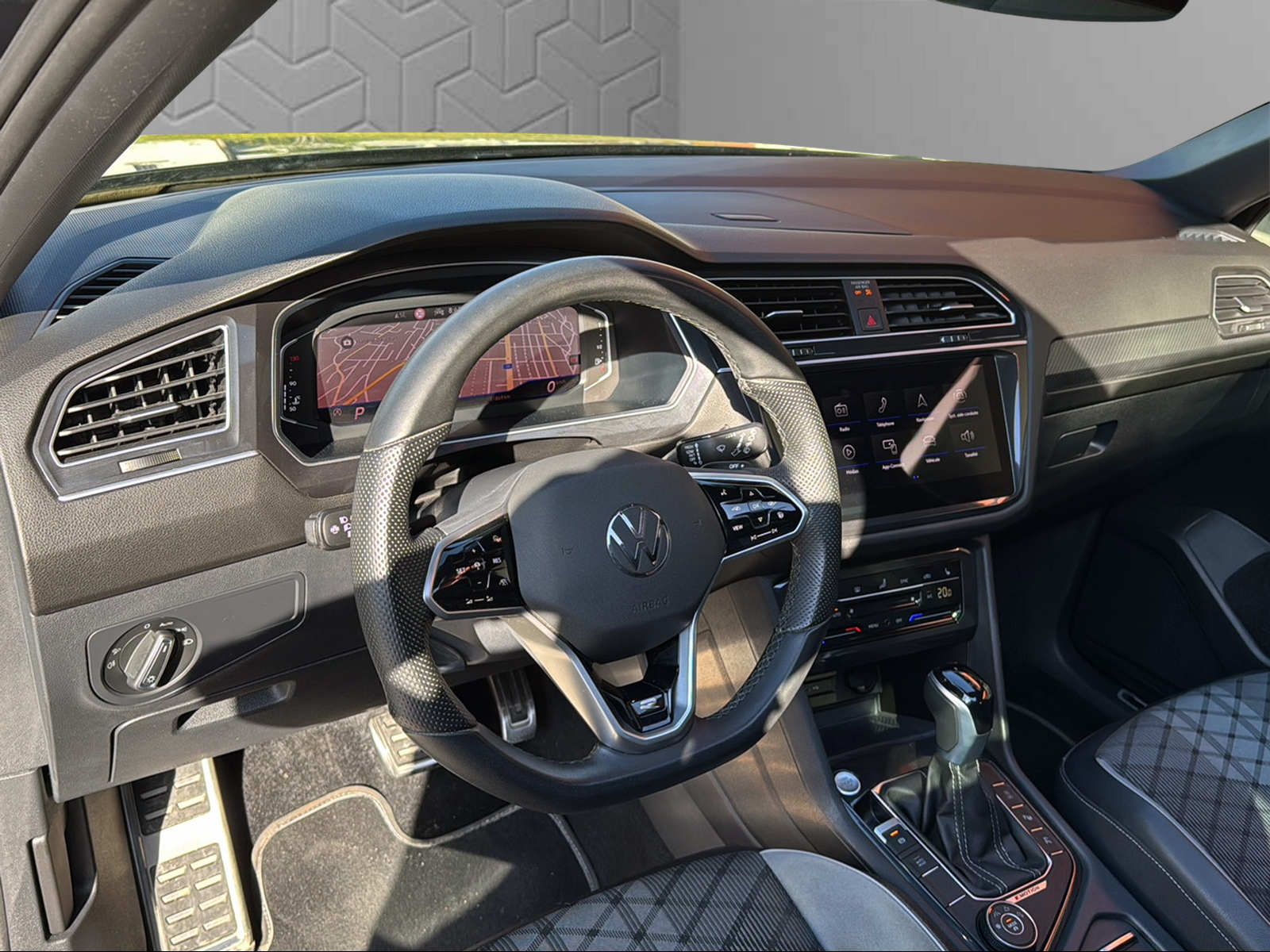 VW Tiguan Allspace 2.0TSI R-Line 4Motion DSG-image-11