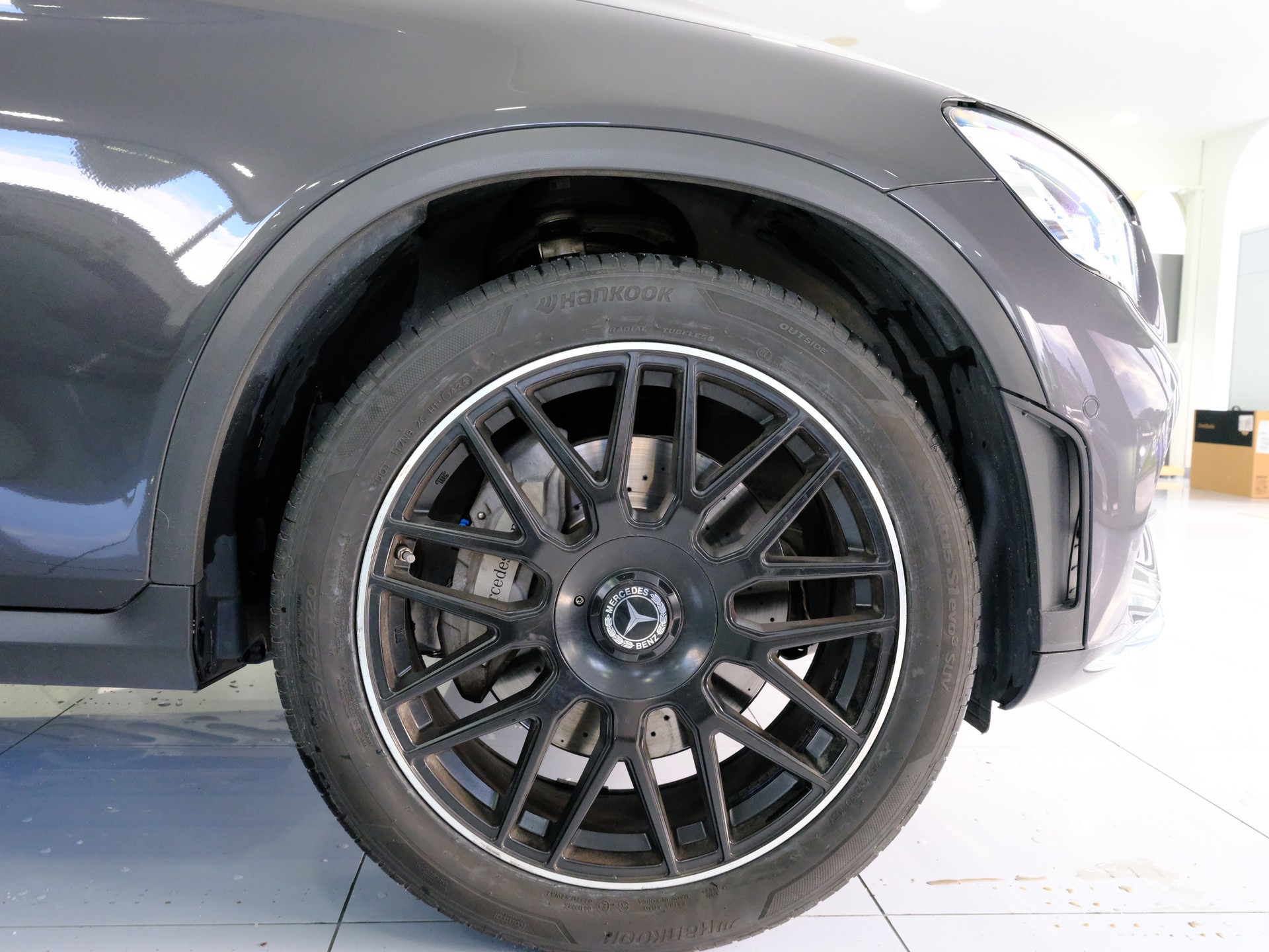 MERCEDES-BENZ GLC 300 AMG Line 4Matic 9G-Tronic-image-18