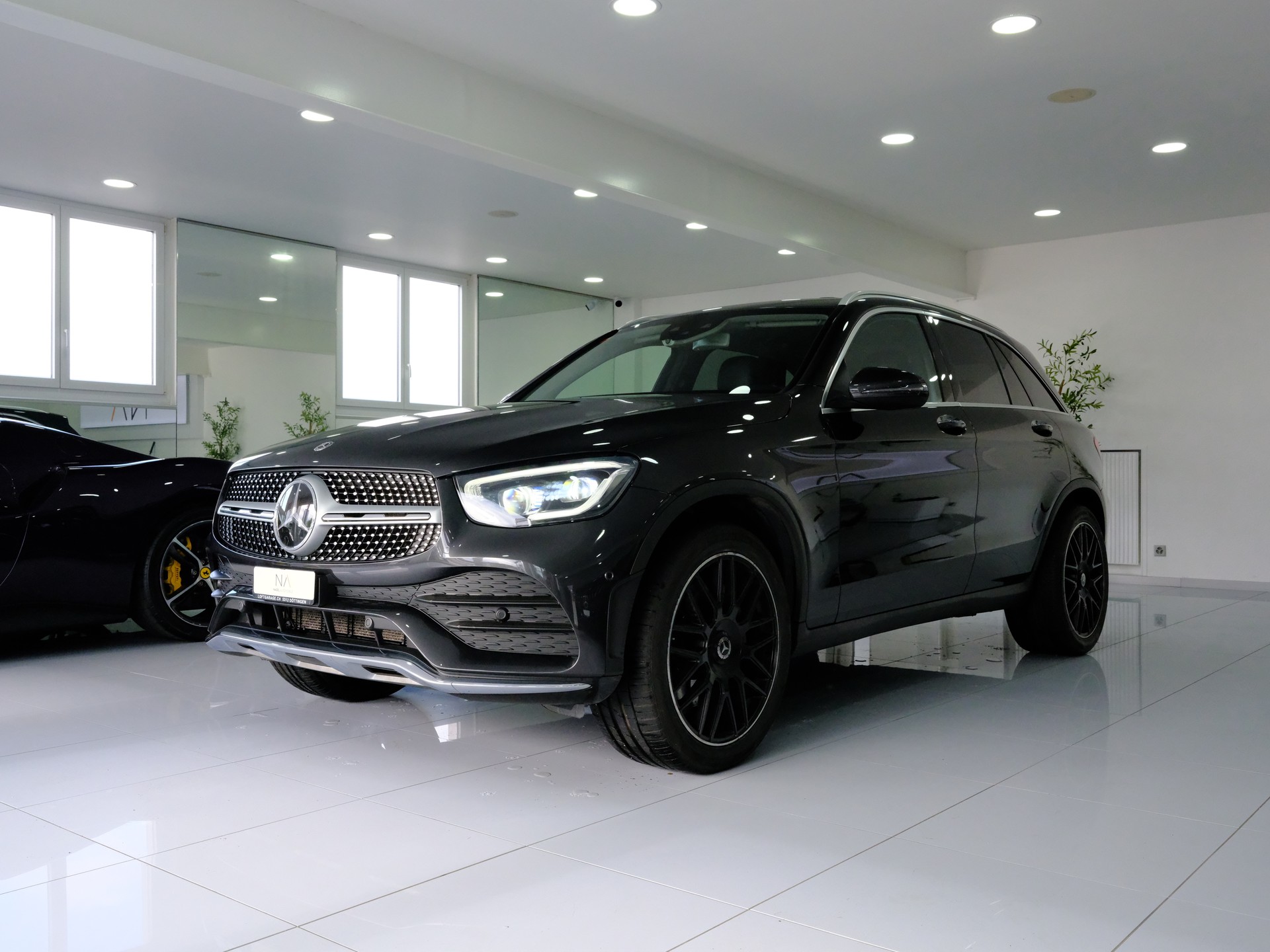 MERCEDES-BENZ GLC 300 AMG Line 4Matic 9G-Tronic-showroom-element-3