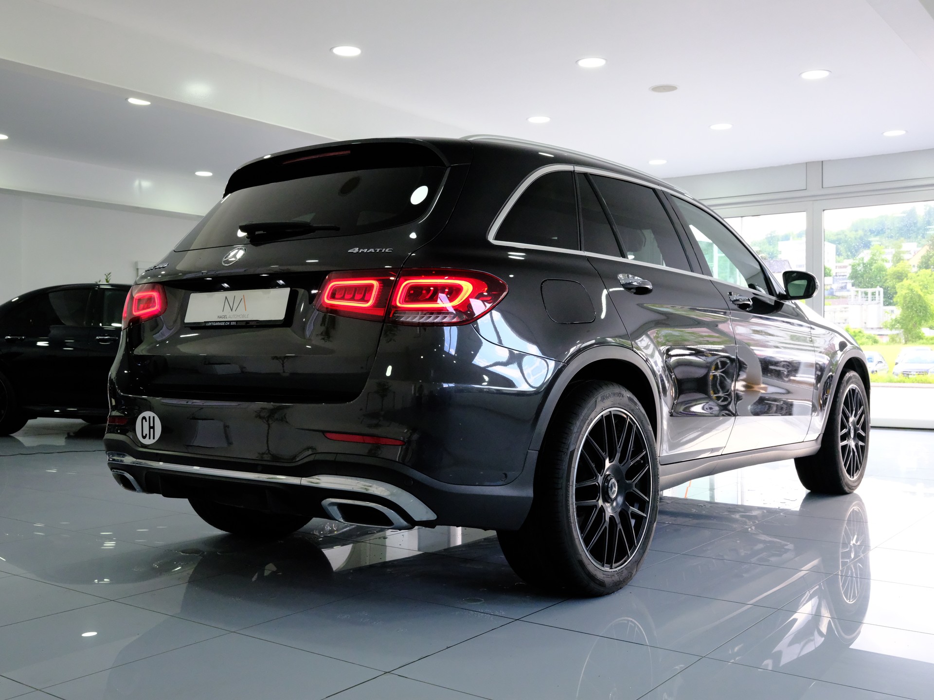 MERCEDES-BENZ GLC 300 AMG Line 4Matic 9G-Tronic-image-6