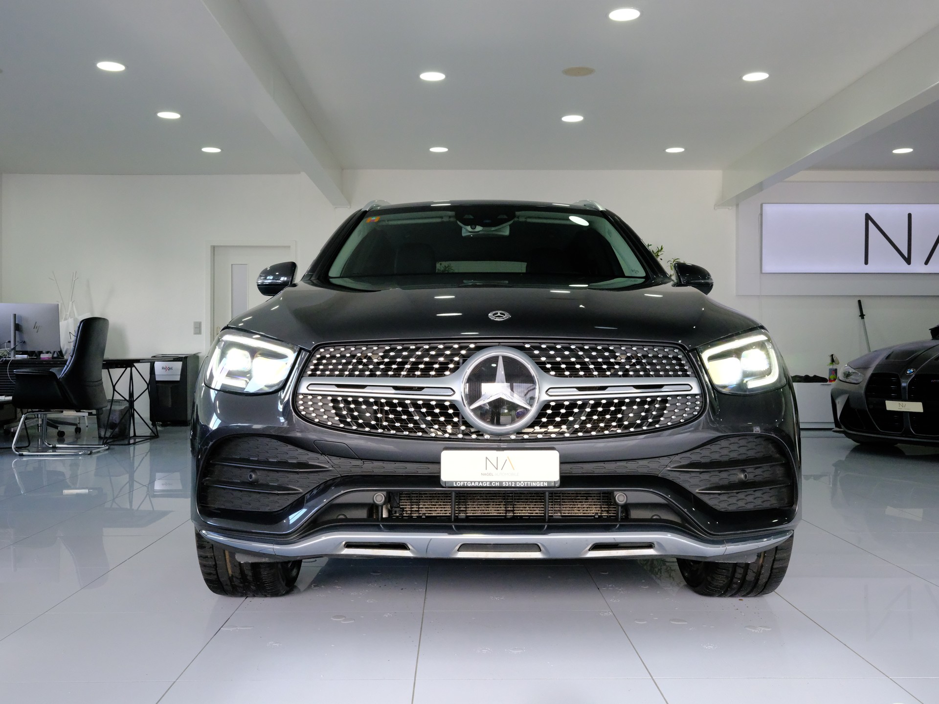 MERCEDES-BENZ GLC 300 AMG Line 4Matic 9G-Tronic-showroom-element-2