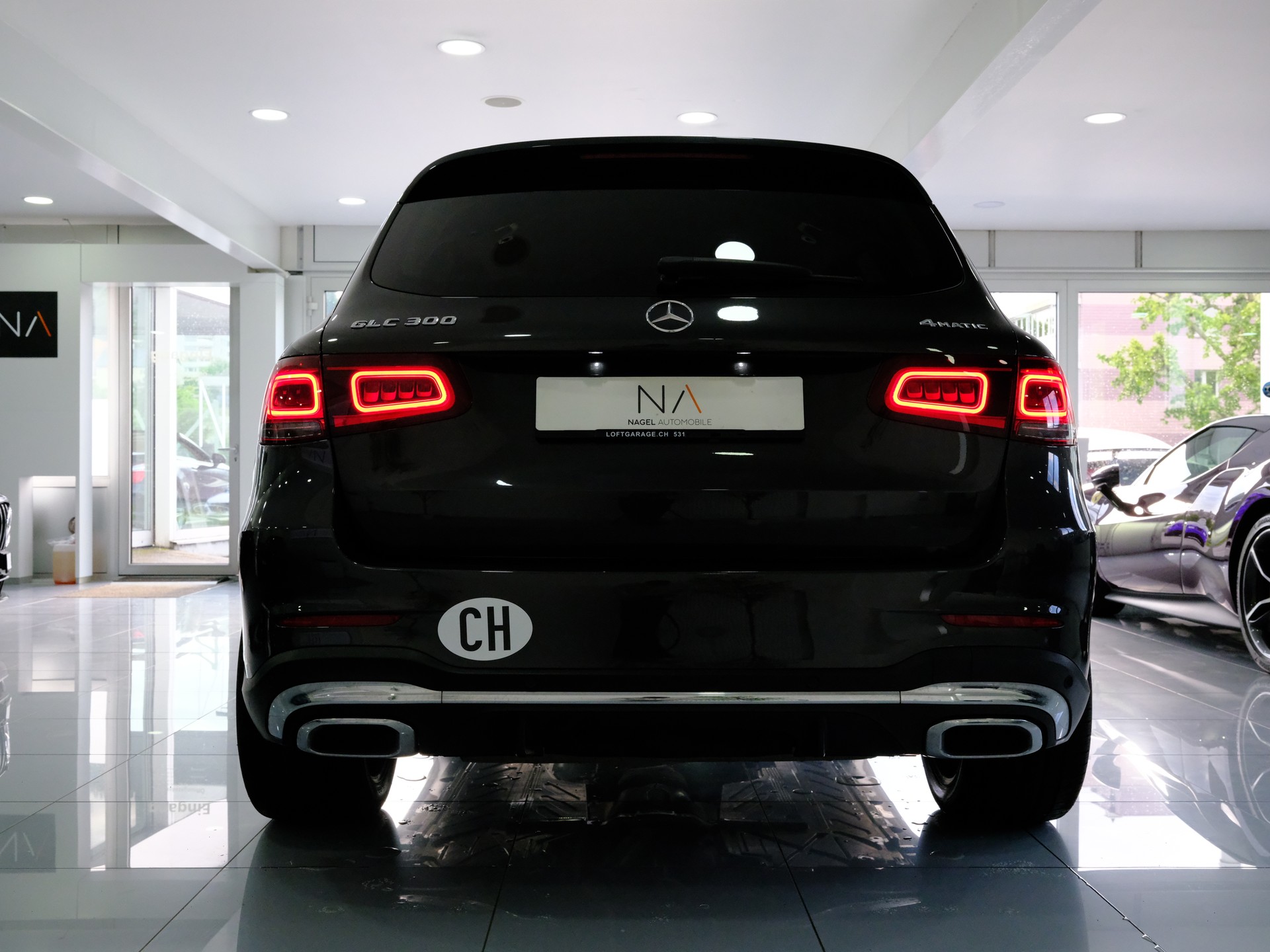 MERCEDES-BENZ GLC 300 AMG Line 4Matic 9G-Tronic-image-5