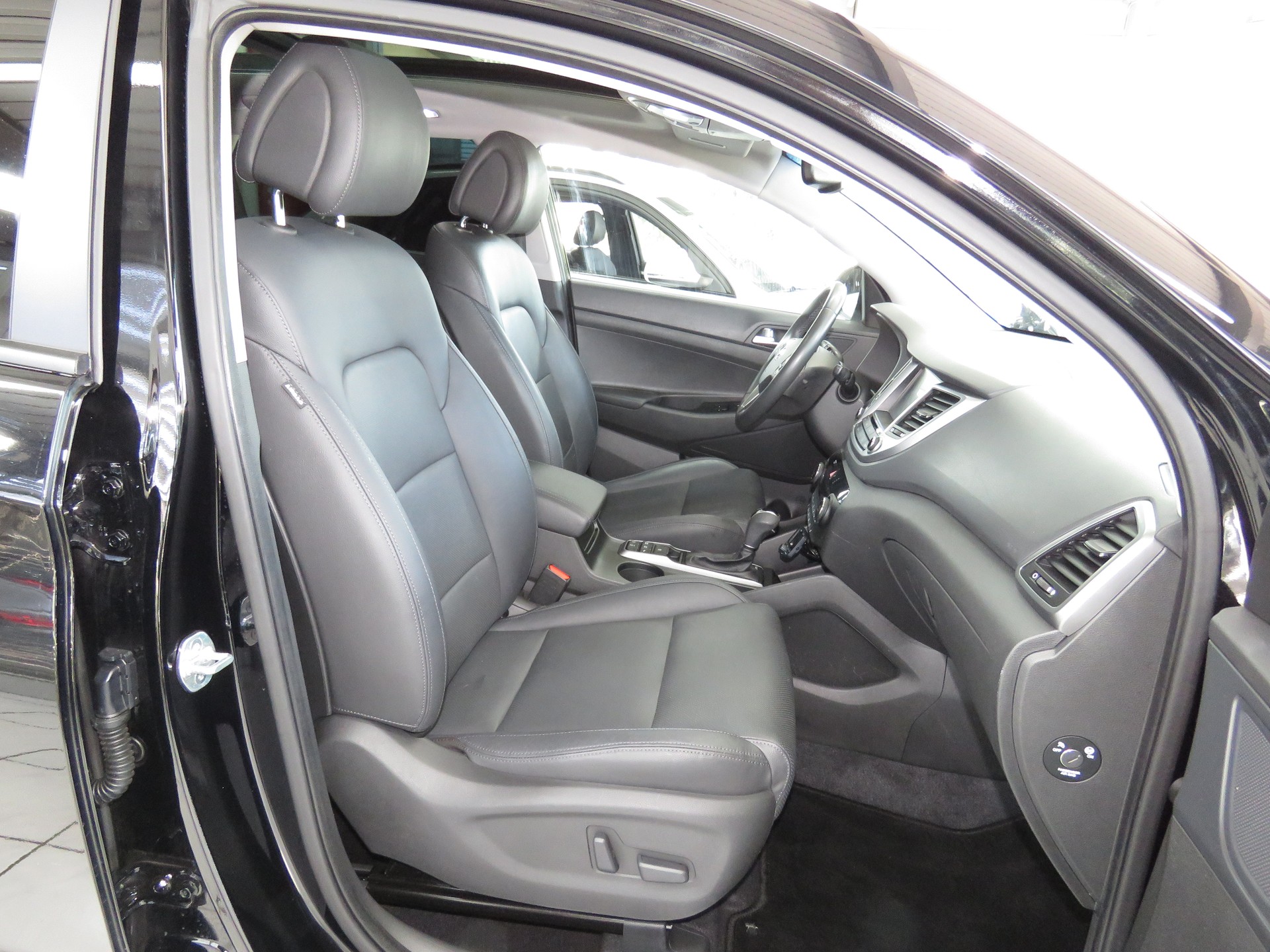 HYUNDAI Tucson 1.6 TGDI Vertex 4WD Automat-image-12