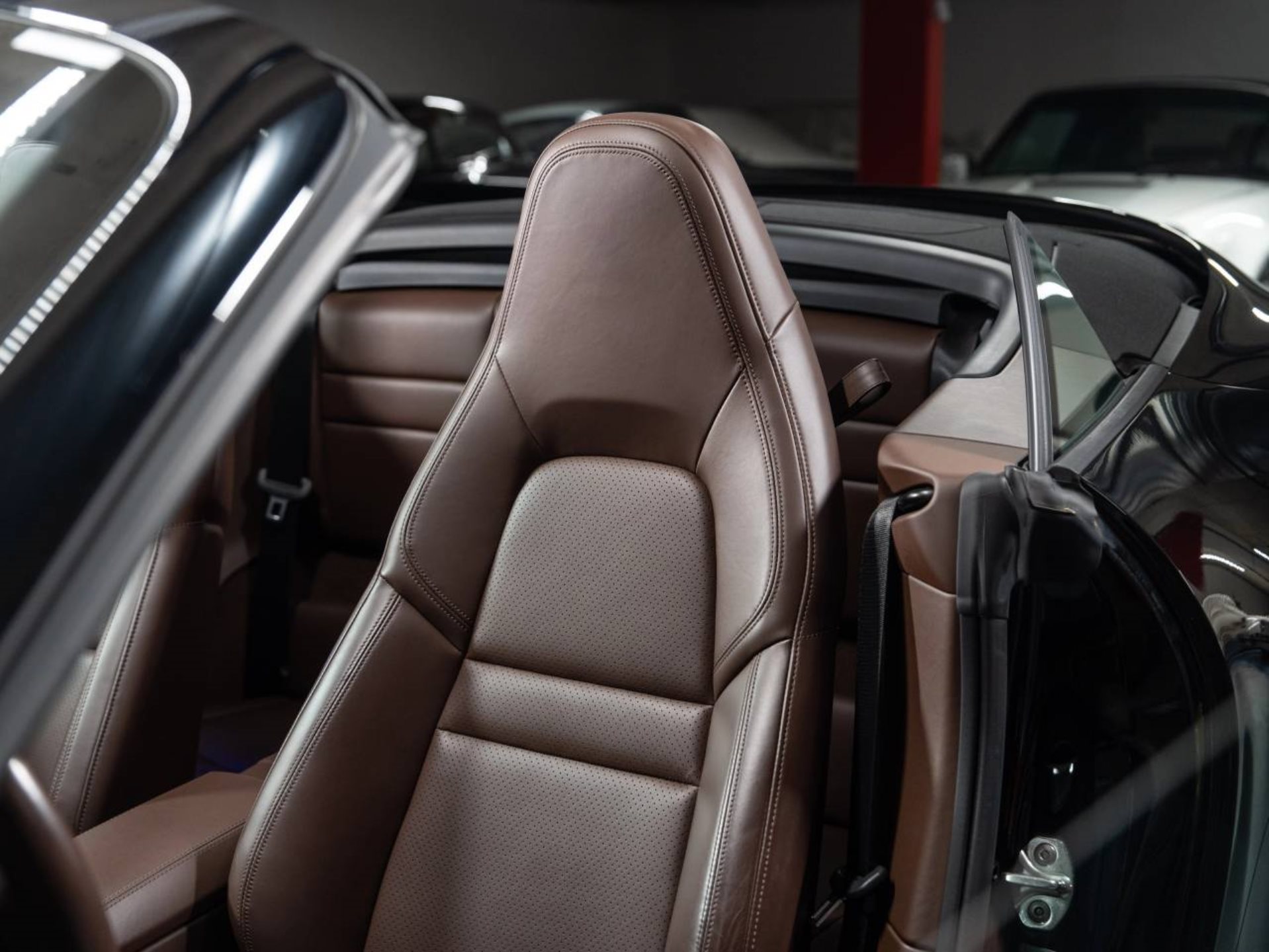 PORSCHE 911 Carrera 4 GTS Cabriolet (MY23)-image-17