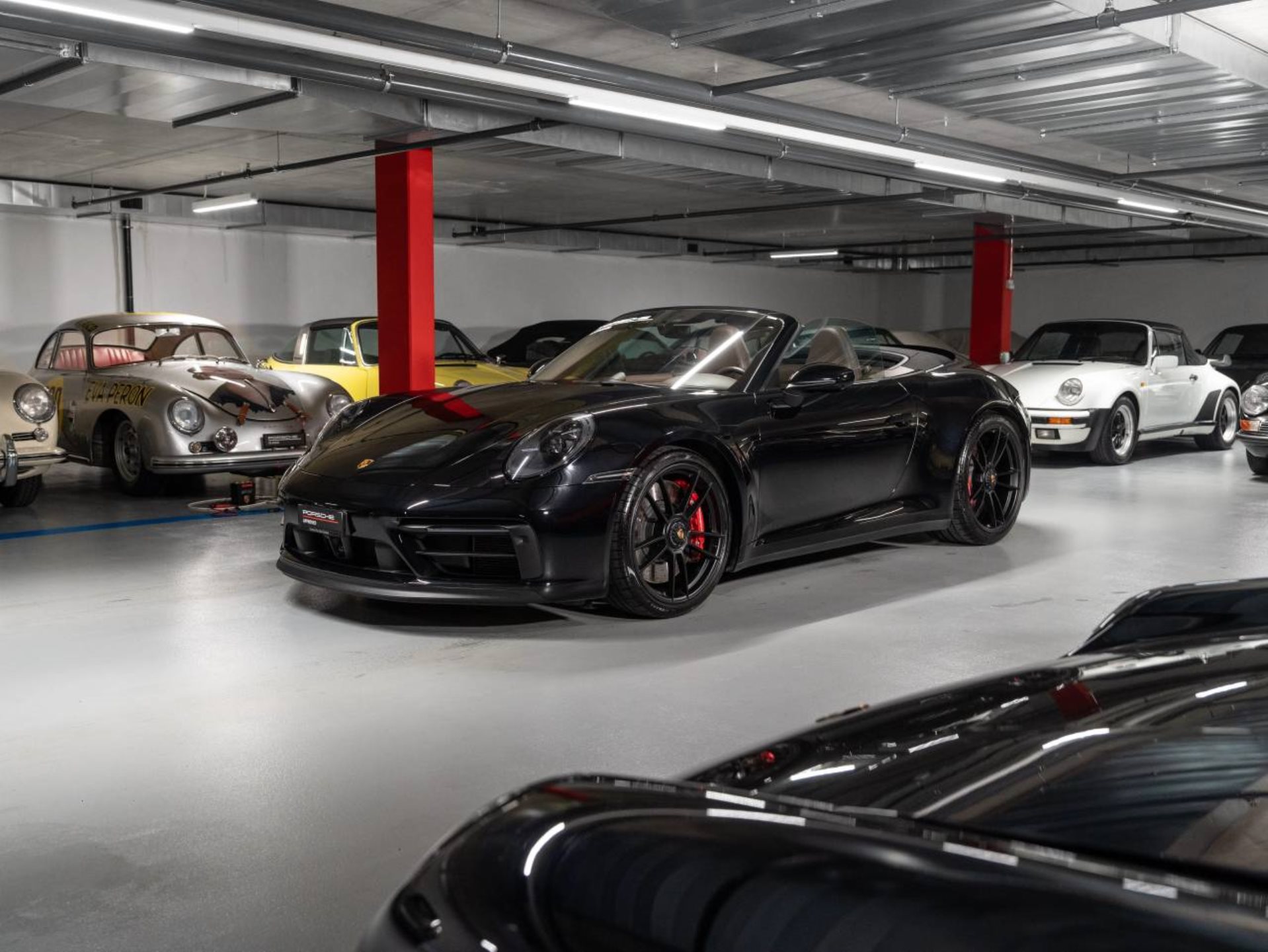 PORSCHE 911 Carrera 4 GTS Cabriolet (MY23)