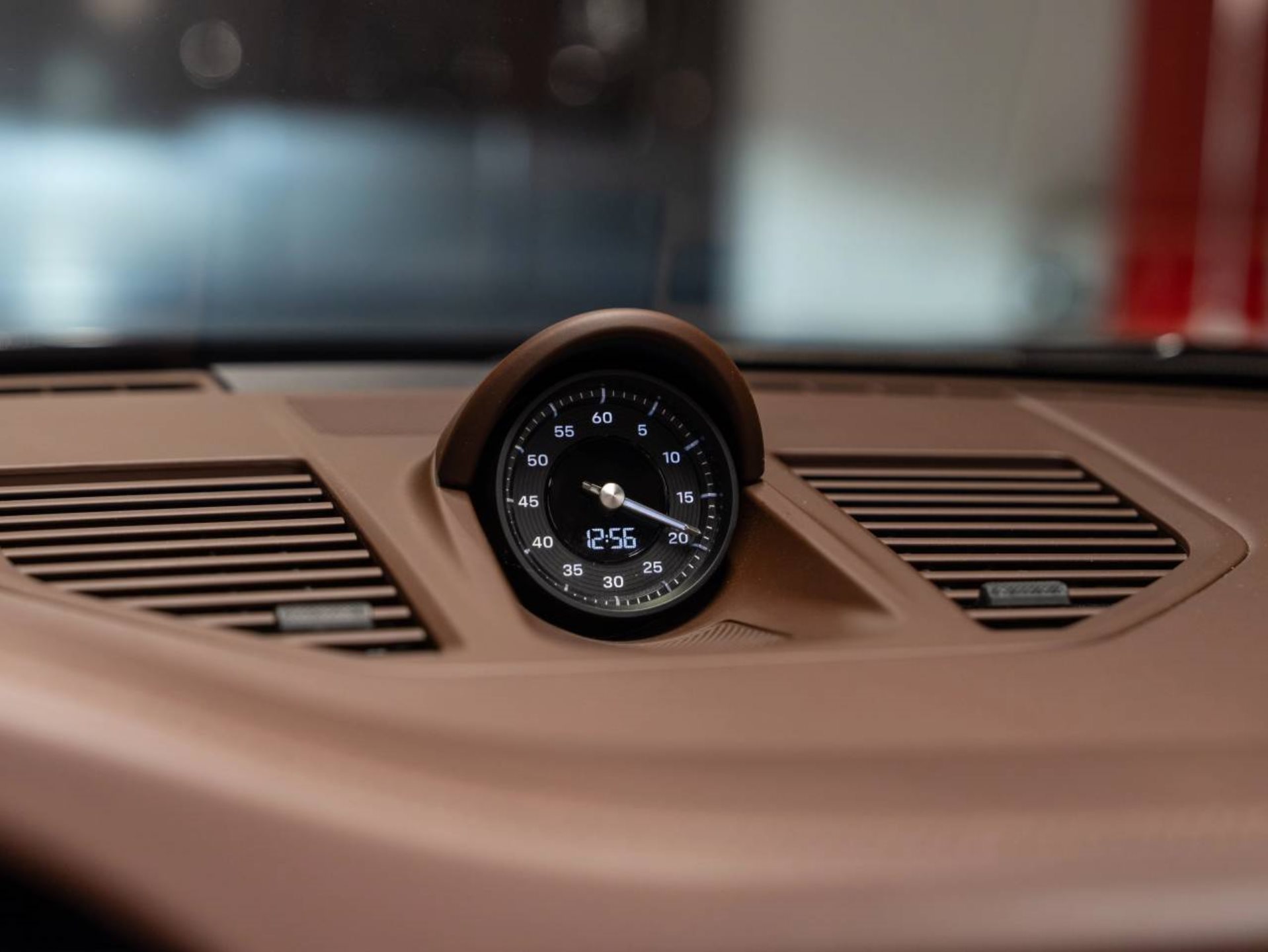 PORSCHE 911 Carrera 4 GTS Cabriolet (MY23)-image-11