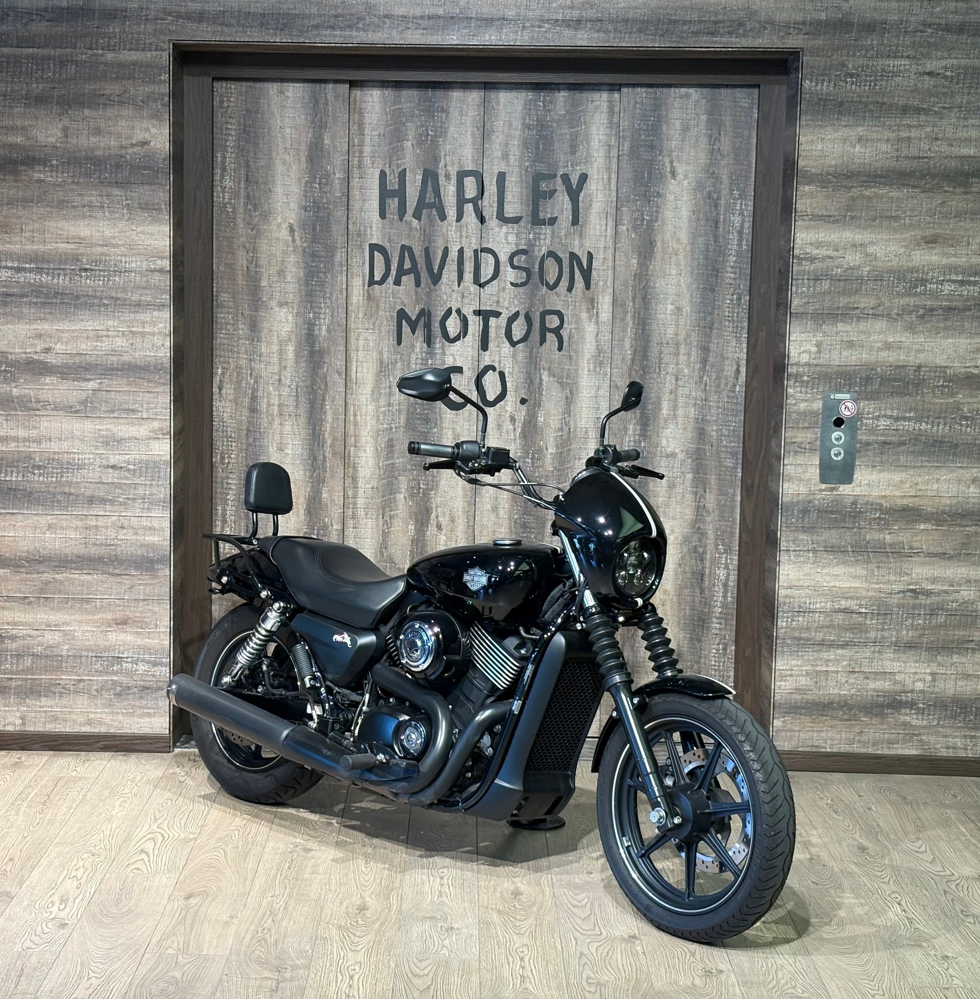 HARLEY-DAVIDSON XG 750-showroom-element-1