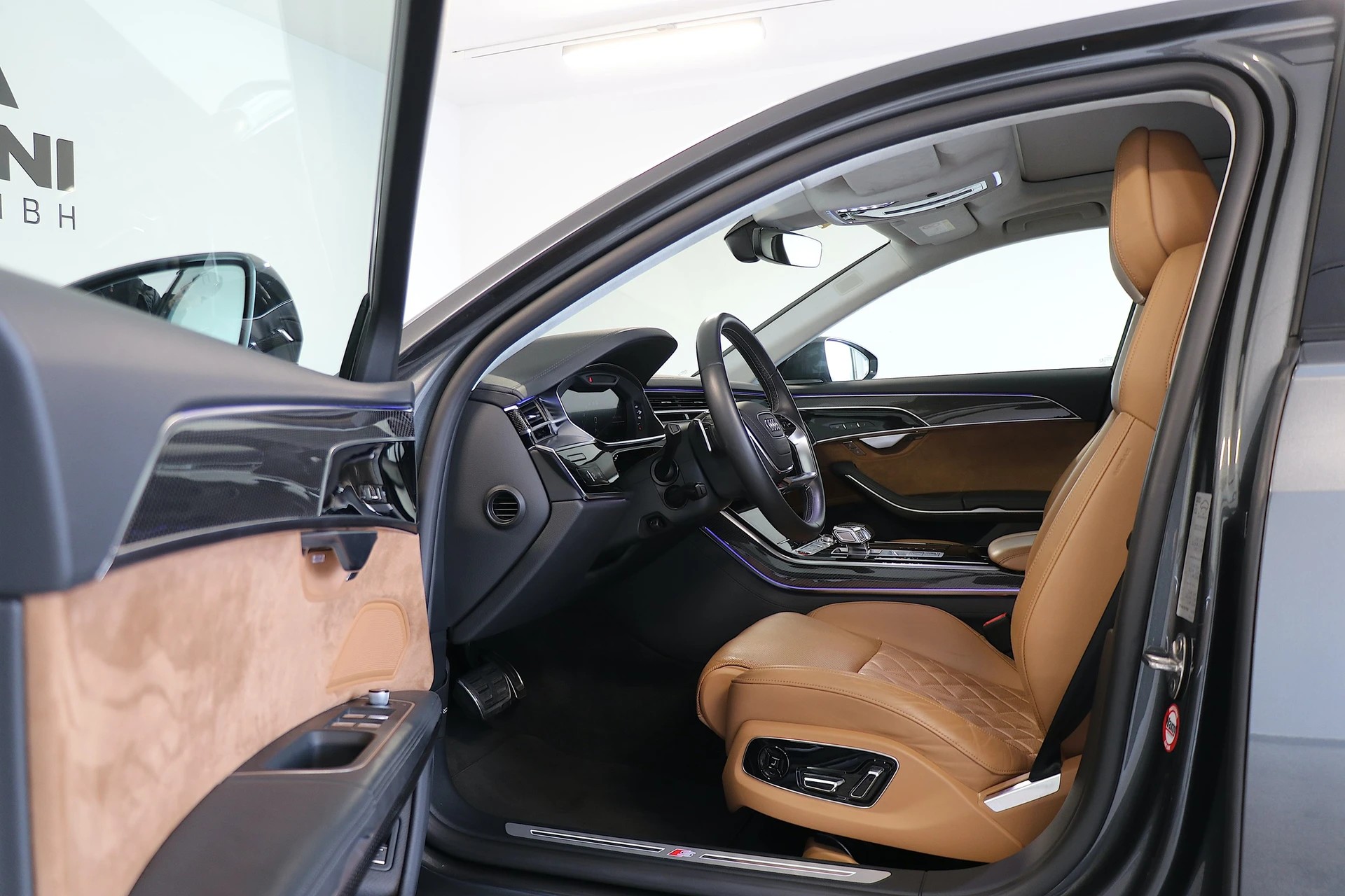 AUDI S8 4.0 V8 TFSI quattro tiptronic-image-8