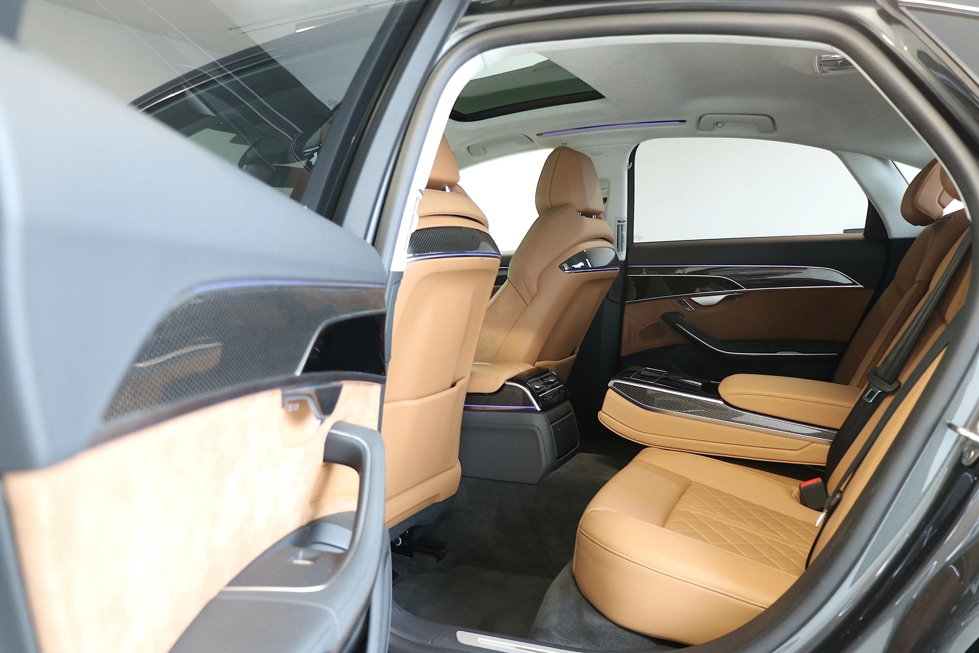 AUDI S8 4.0 V8 TFSI quattro tiptronic-image-16