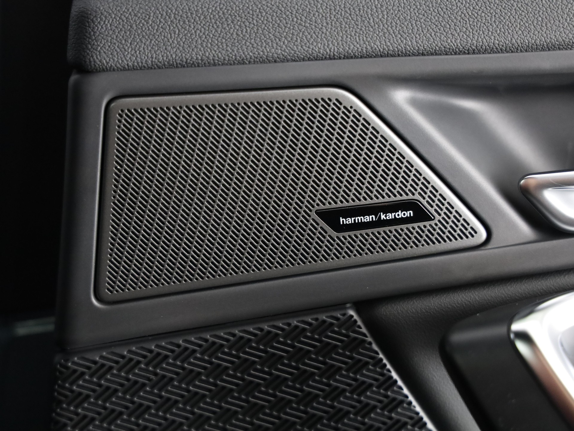 BMW iX2 30 xDrive-image-19