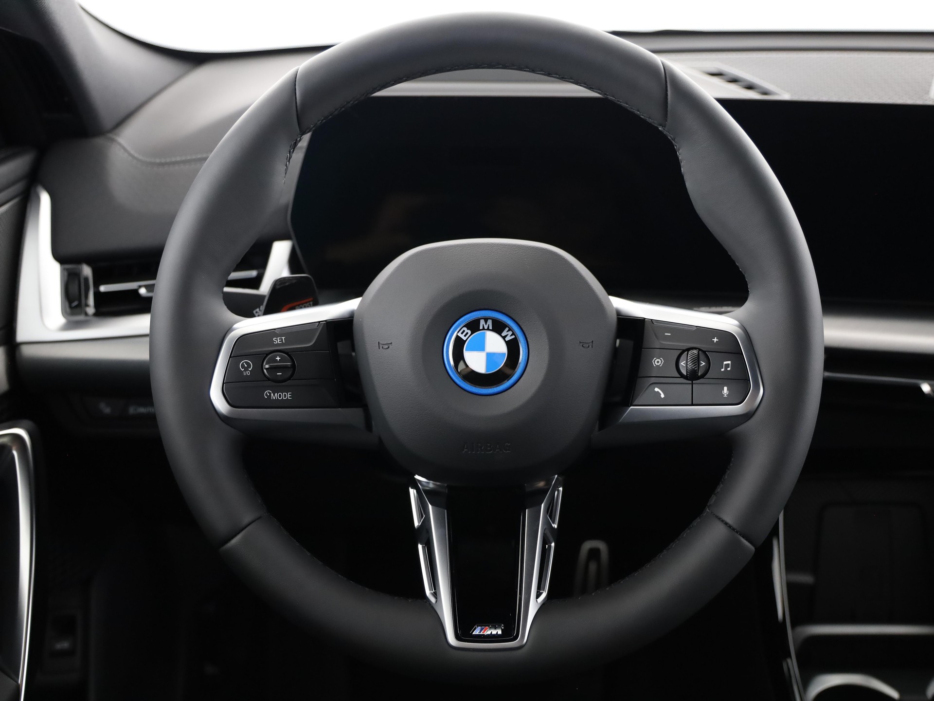 BMW iX2 30 xDrive-image-18