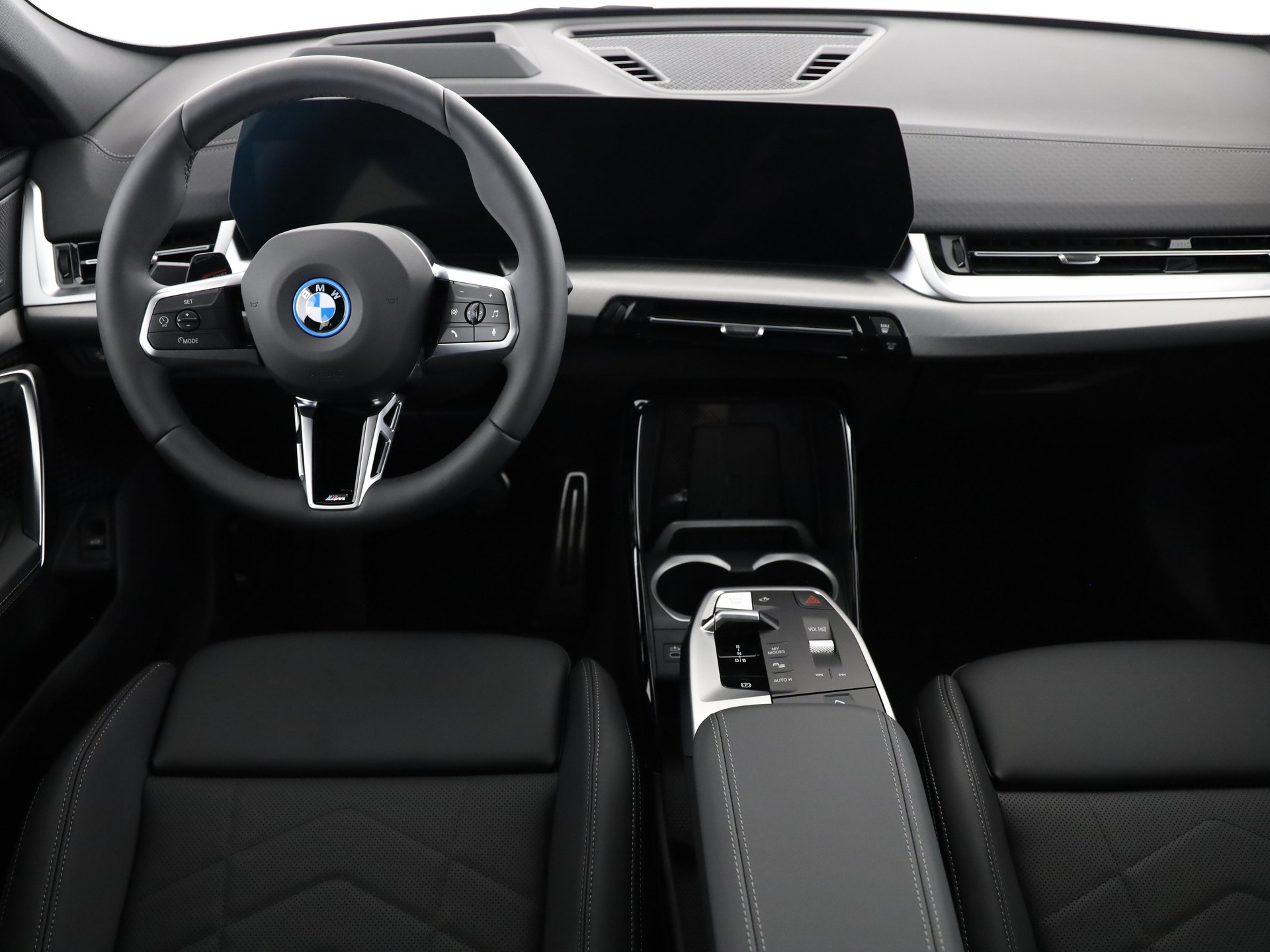 BMW iX2 30 xDrive-image-16