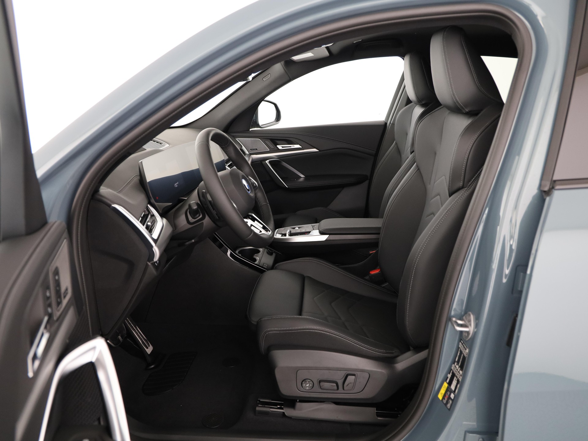 BMW iX2 30 xDrive-image-8