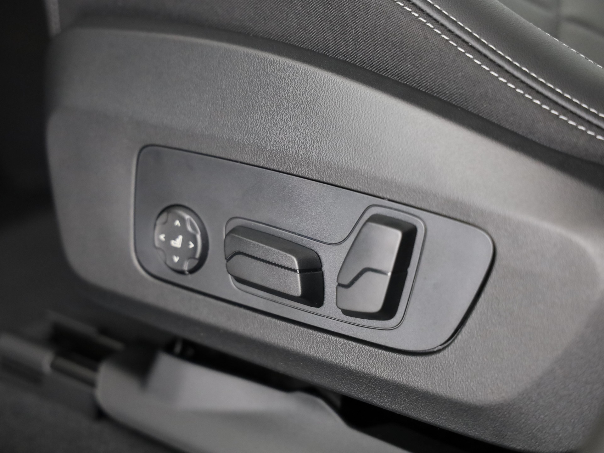 BMW iX2 30 xDrive-image-9