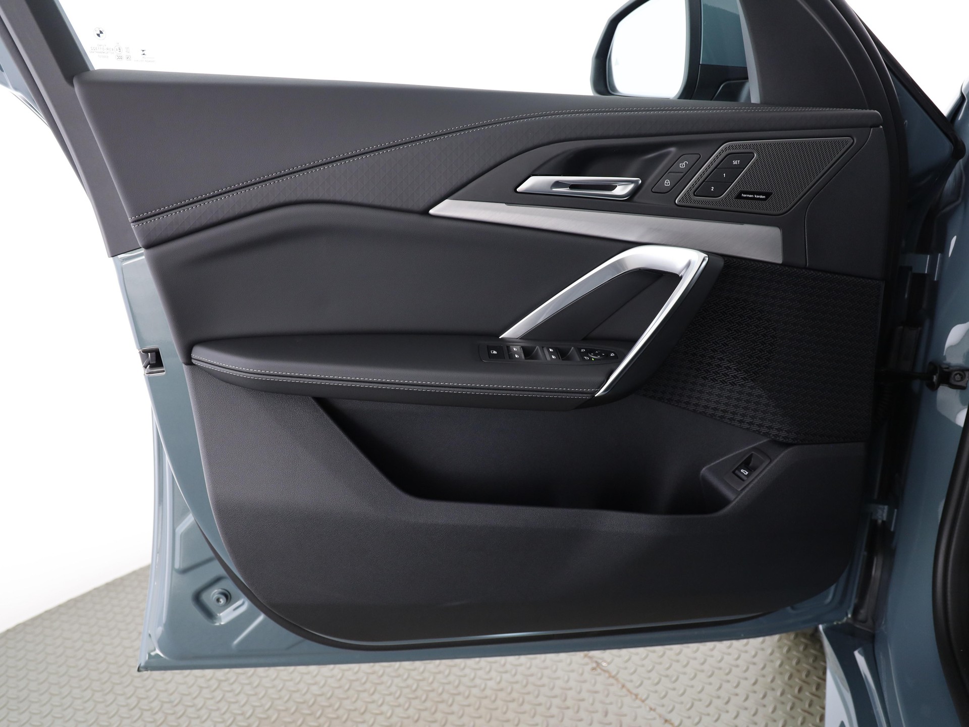 BMW iX2 30 xDrive-image-11