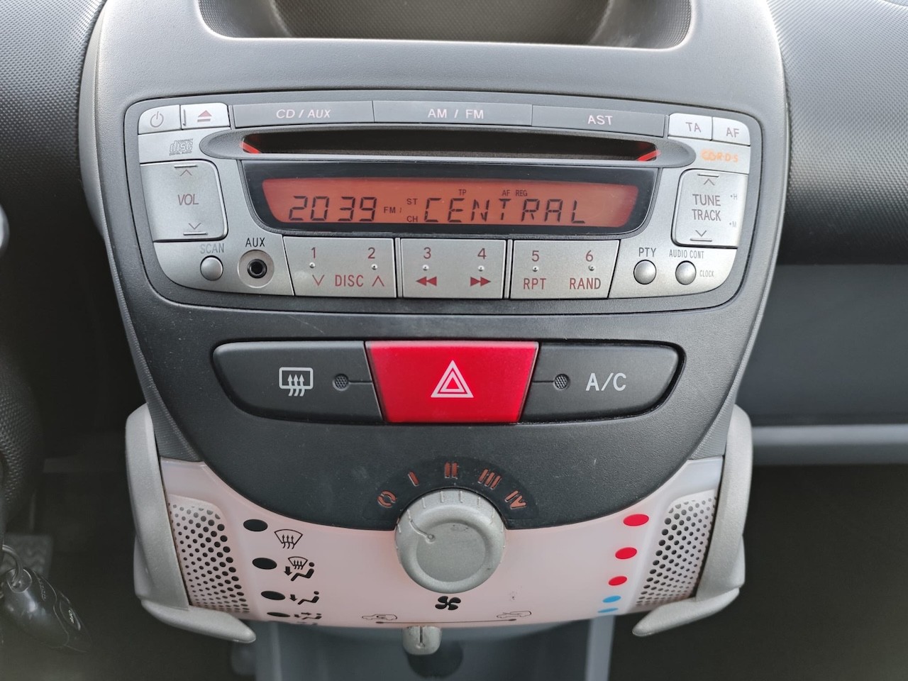PEUGEOT 107 1.0 Swiss Edition-image-20