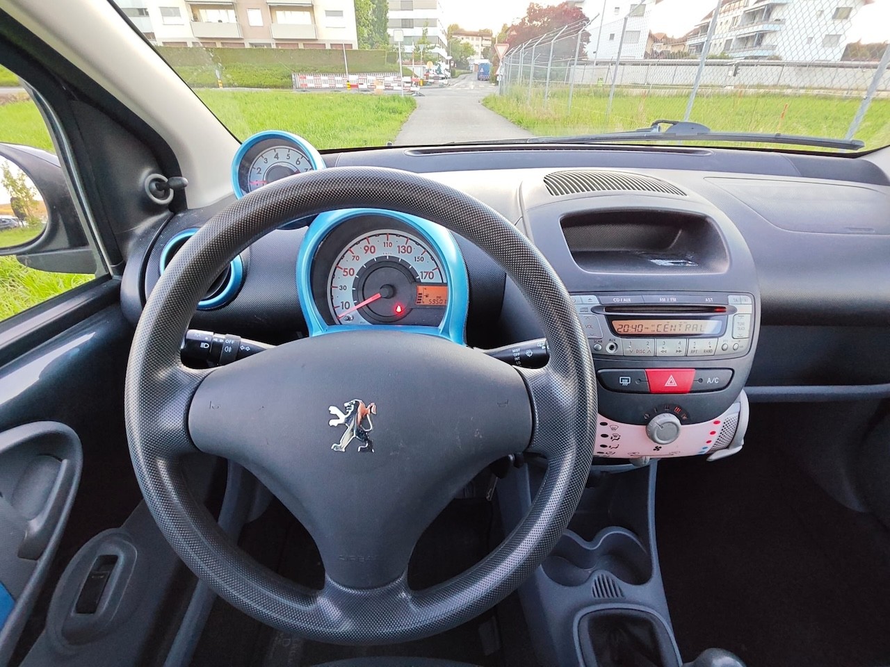 PEUGEOT 107 1.0 Swiss Edition-image-16
