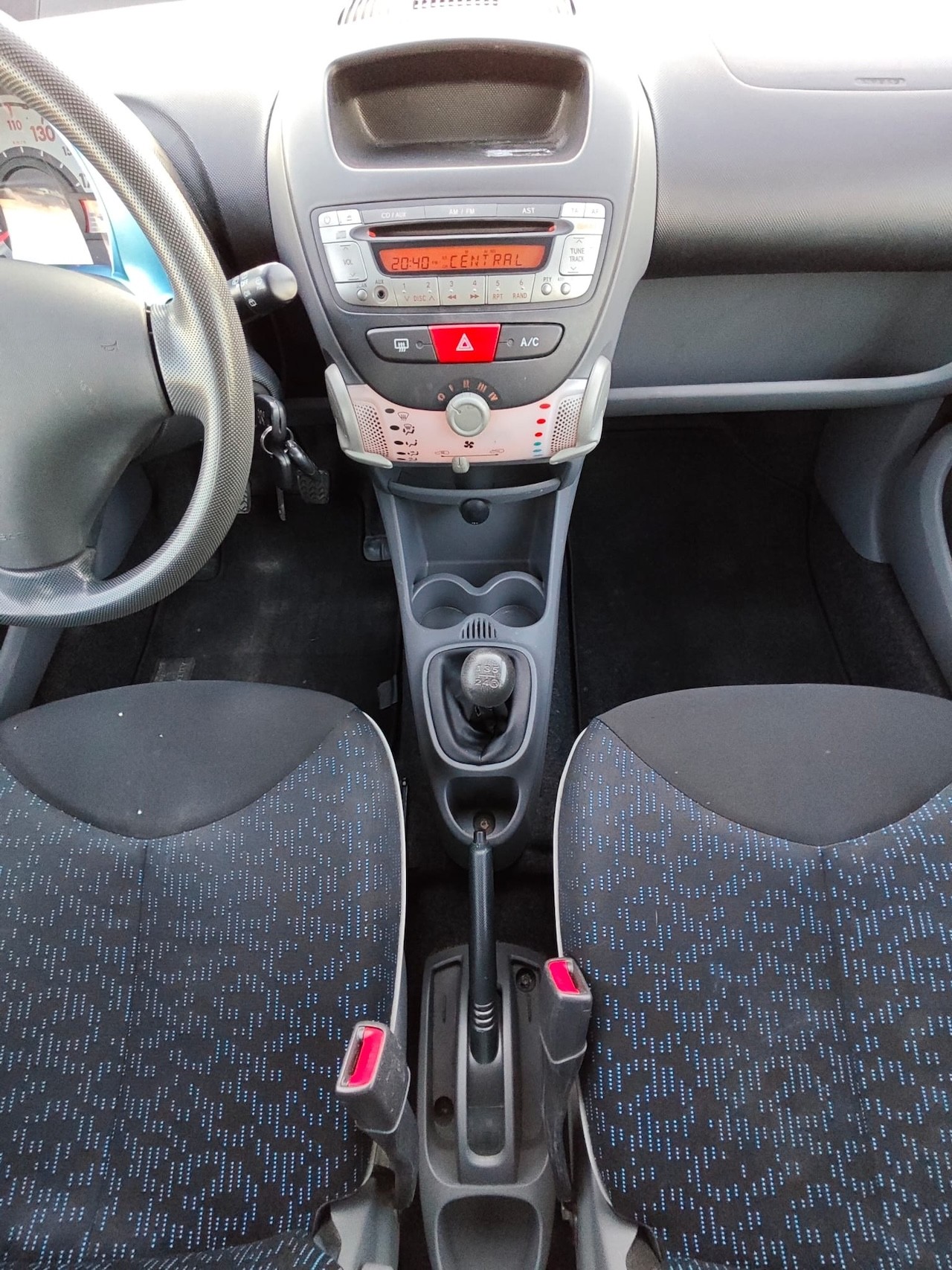 PEUGEOT 107 1.0 Swiss Edition-image-19