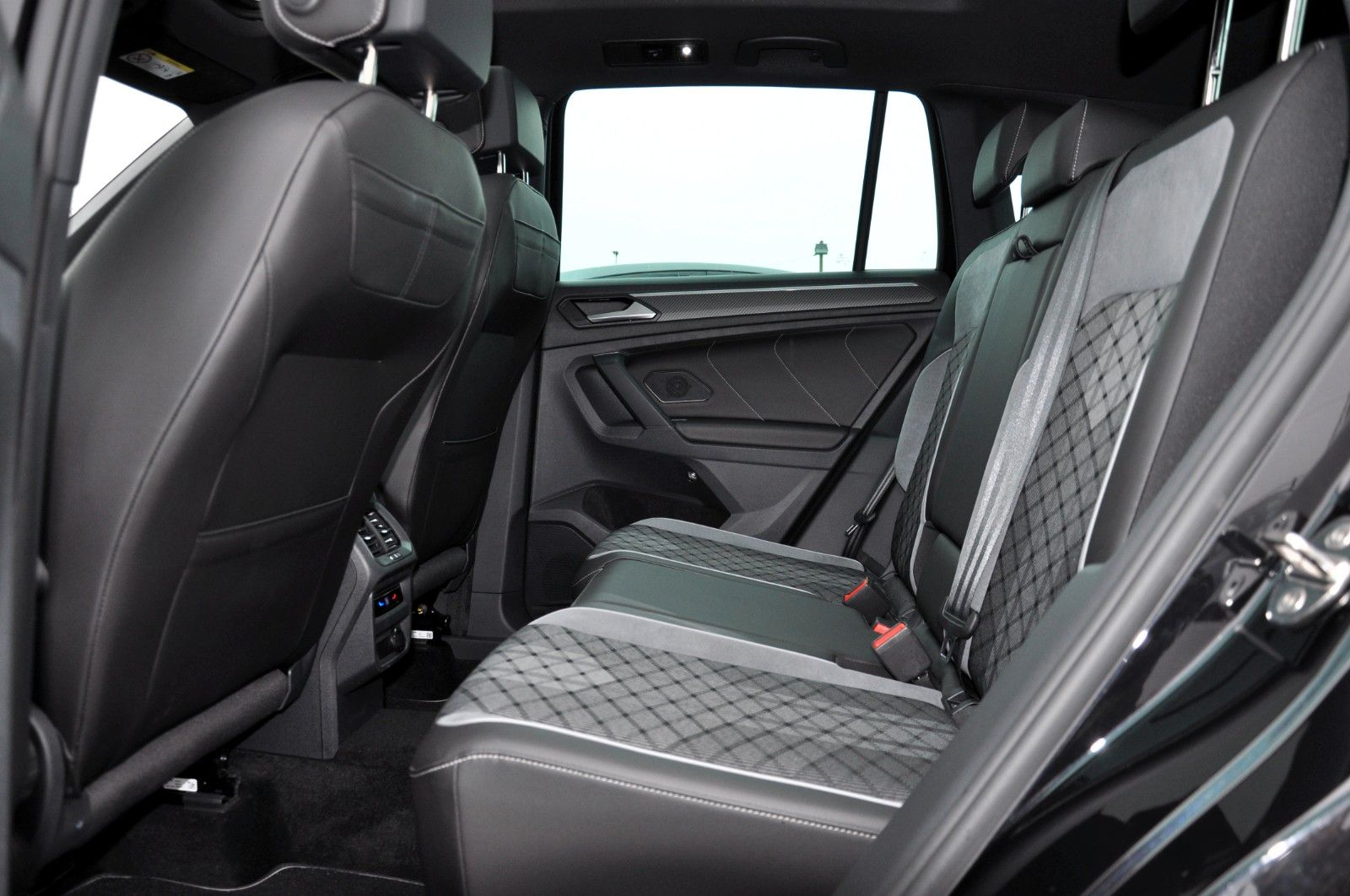 VW R-Line 4Motion-image-9
