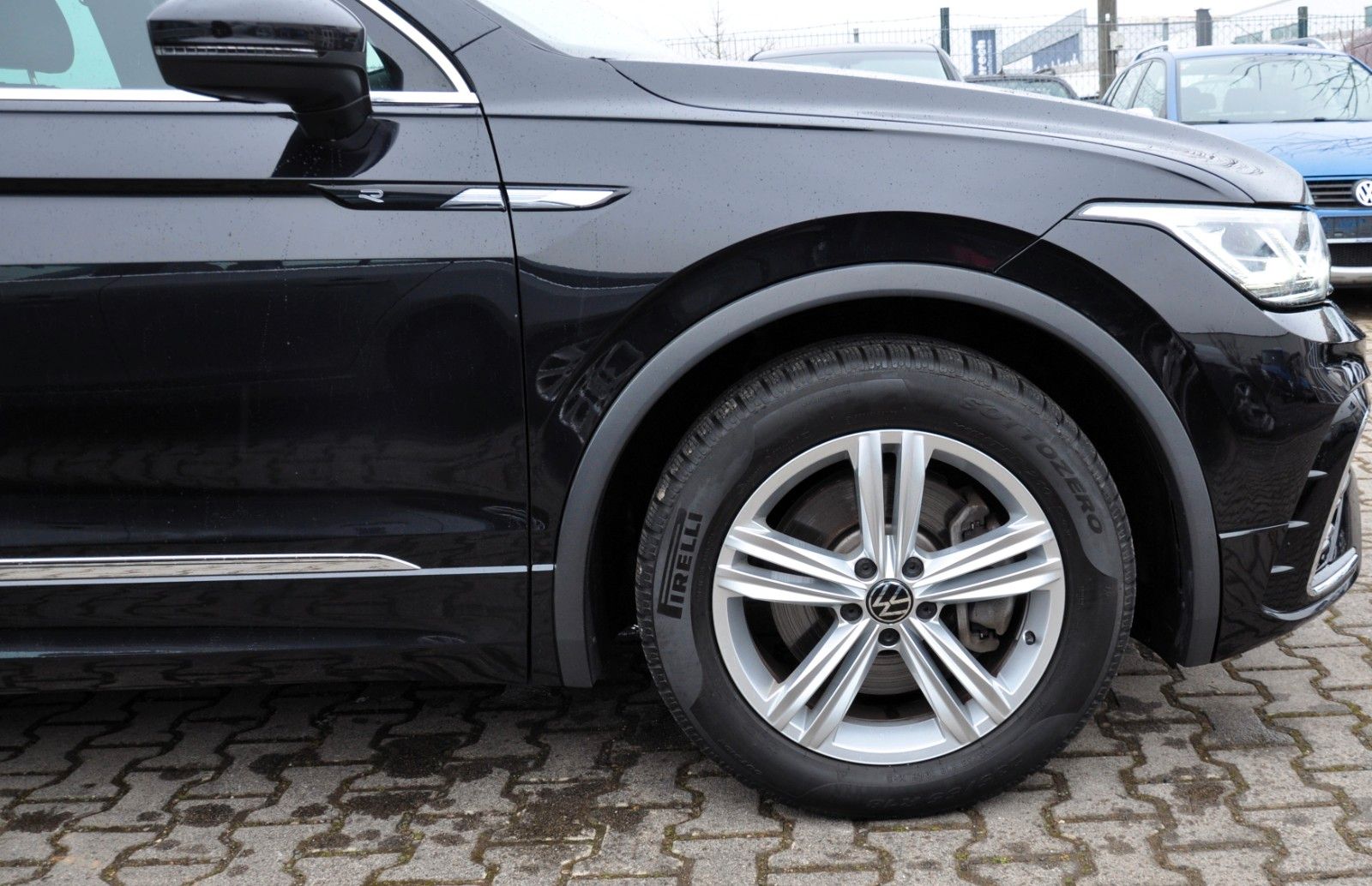 VW R-Line 4Motion-image-8