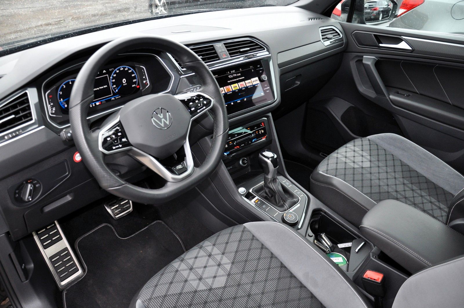 VW R-Line 4Motion-image-6