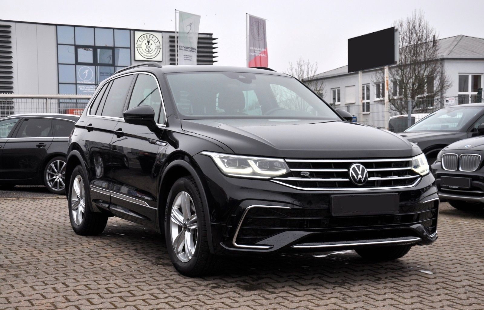 VW R-Line 4Motion-showroom-element-1