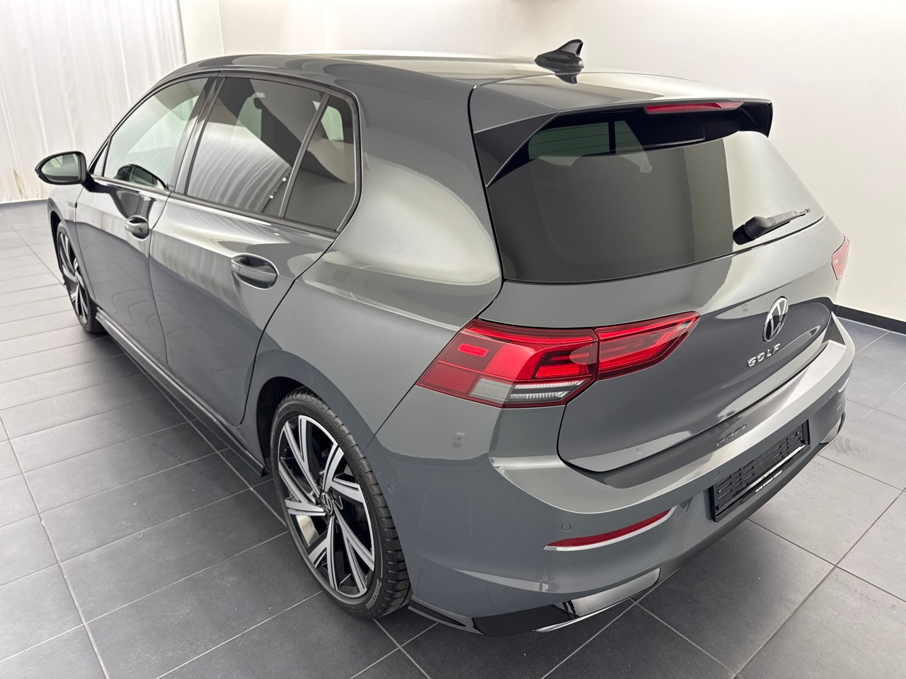 VW Golf 2.0 TDI R-Line DSG-image-1