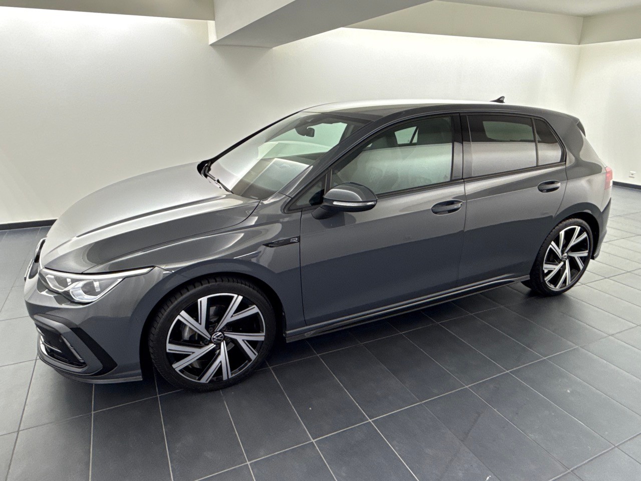 VW Golf 2.0 TDI R-Line DSG-image-16