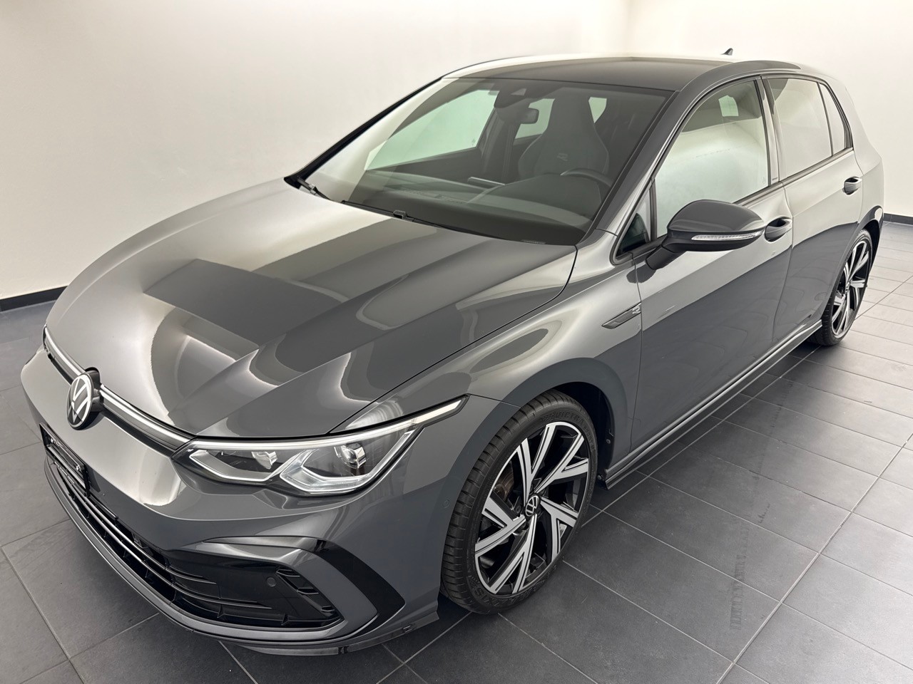 VW Golf 2.0 TDI R-Line DSG-image-0