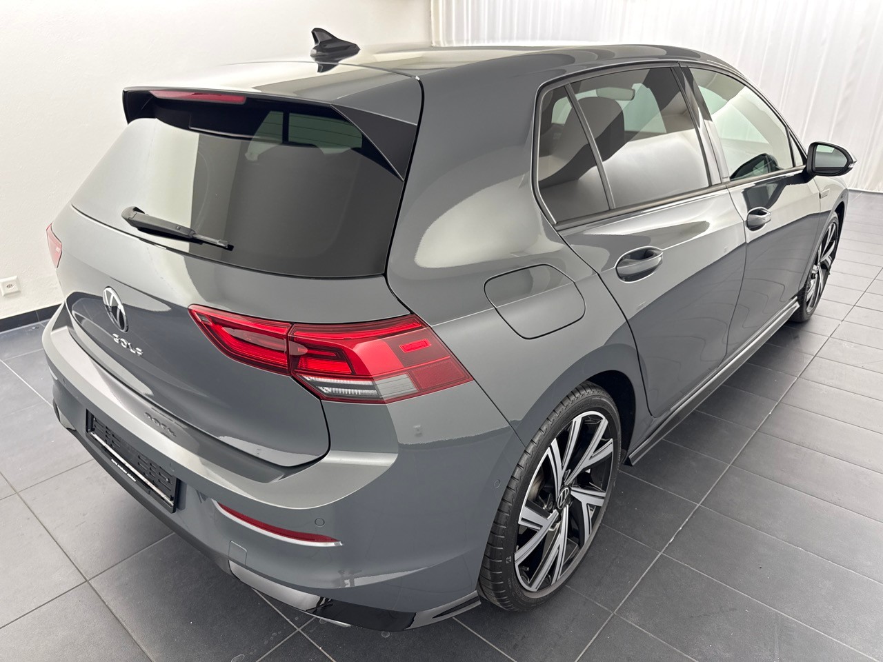 VW Golf 2.0 TDI R-Line DSG-image-2