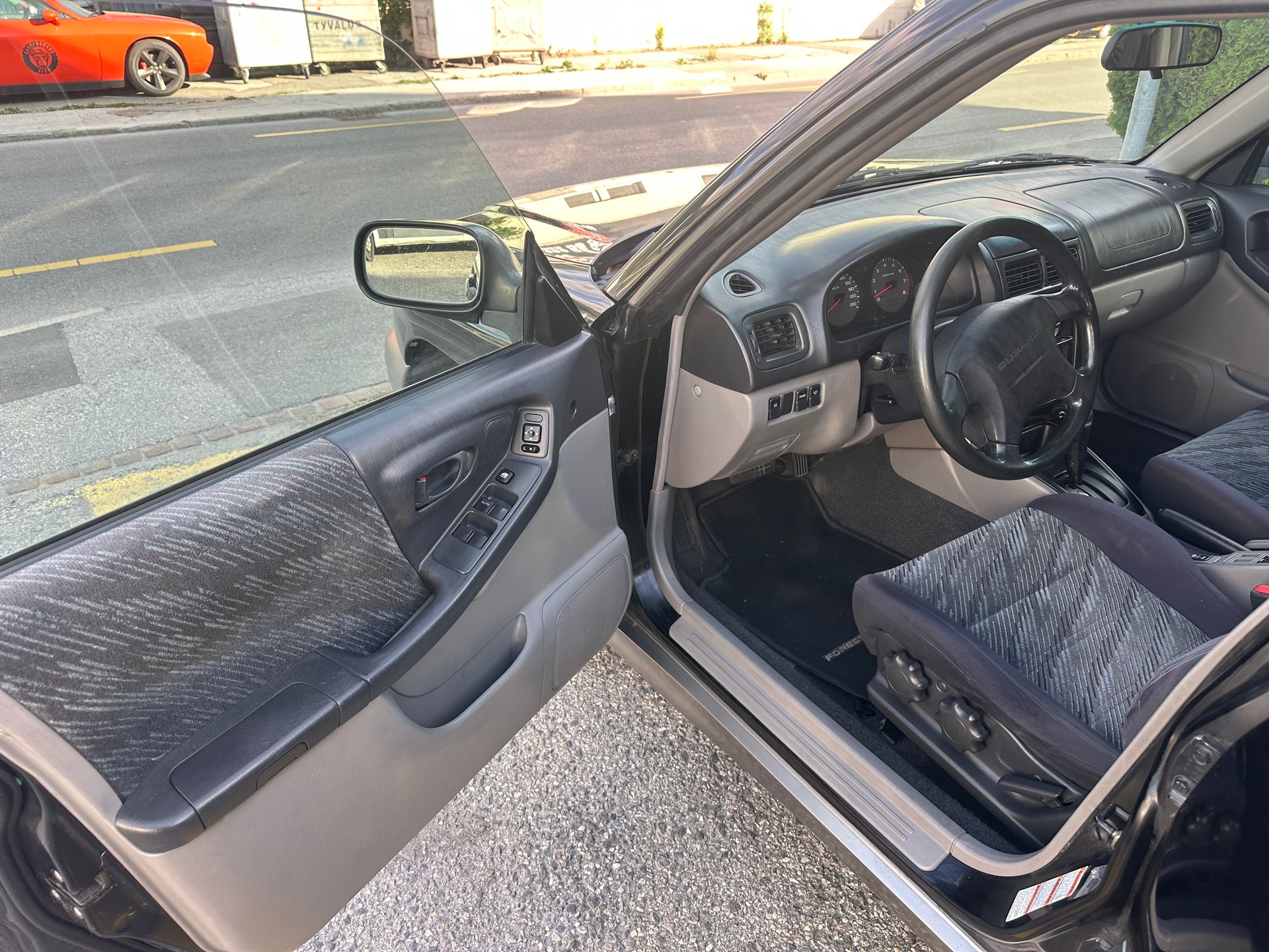 SUBARU FORESTER-image-7