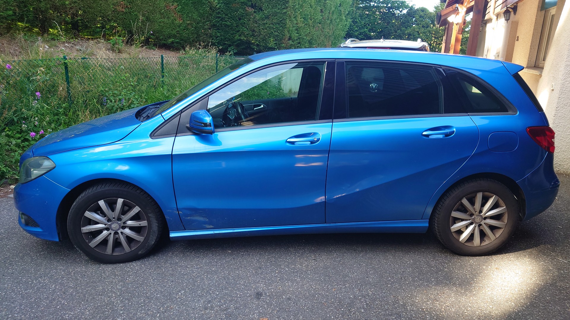 MERCEDES-BENZ B 220 4m-image-0