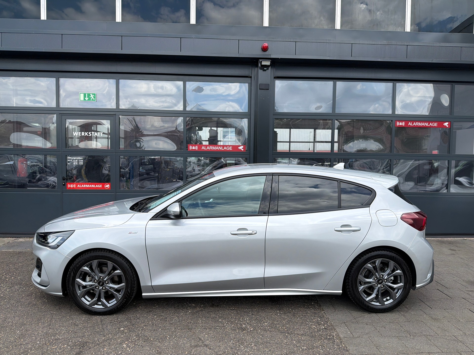 FORD Focus 1.5 TDCi EcoBlue ST-Line Automatic-image-2