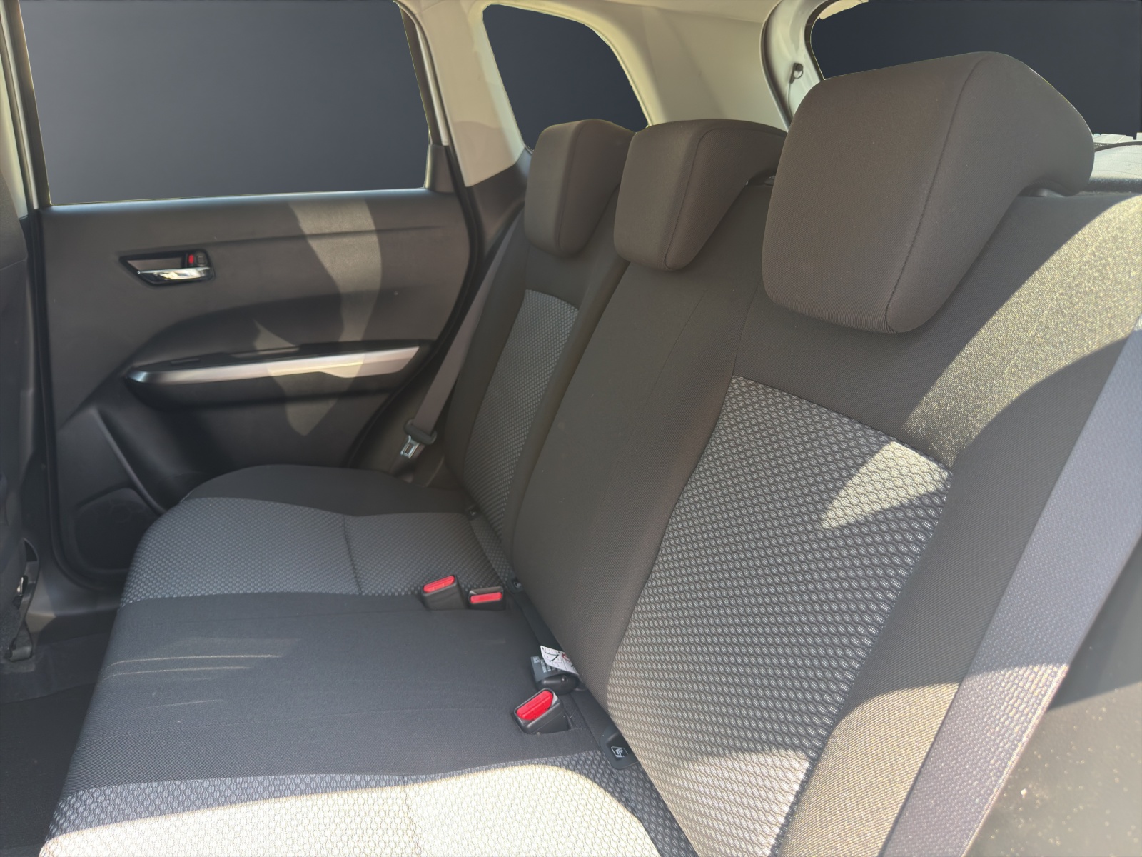 SUZUKI Vitara 1.4 T Sakura Hybrid 4x4-image-11