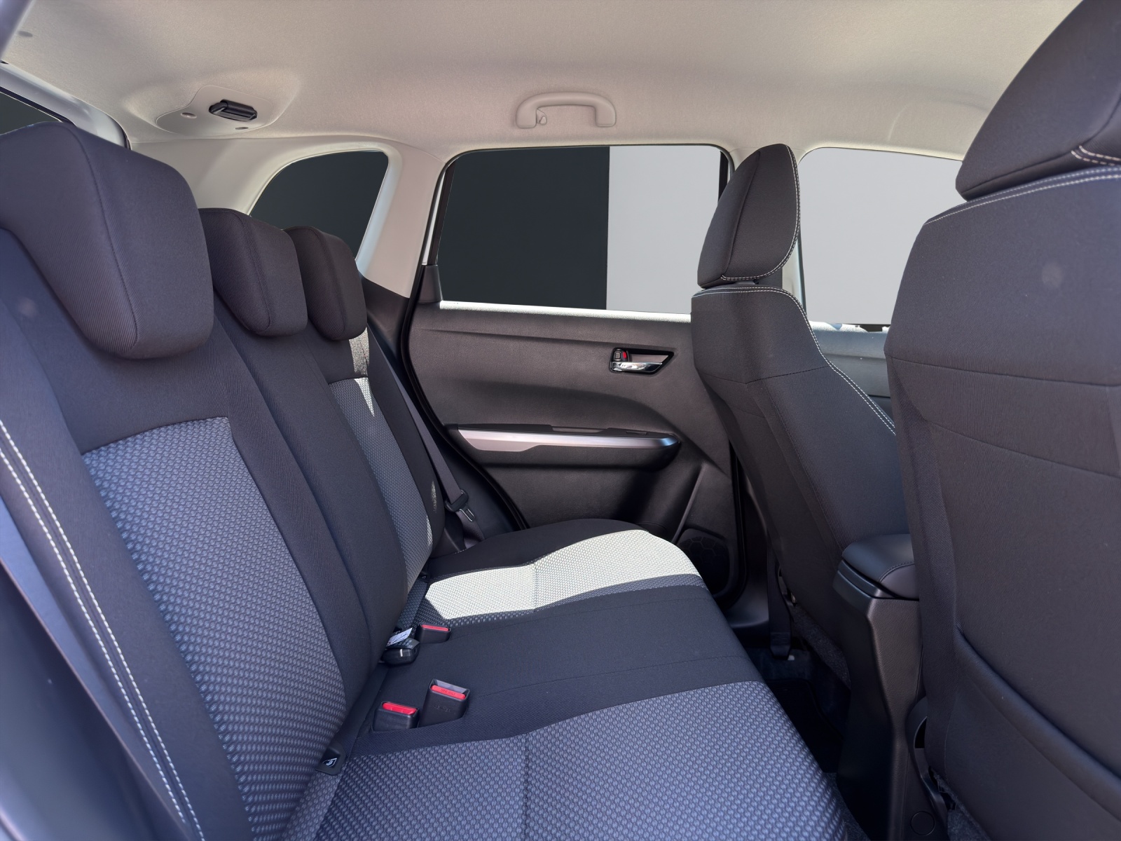 SUZUKI Vitara 1.4 T Sakura Hybrid 4x4-image-14