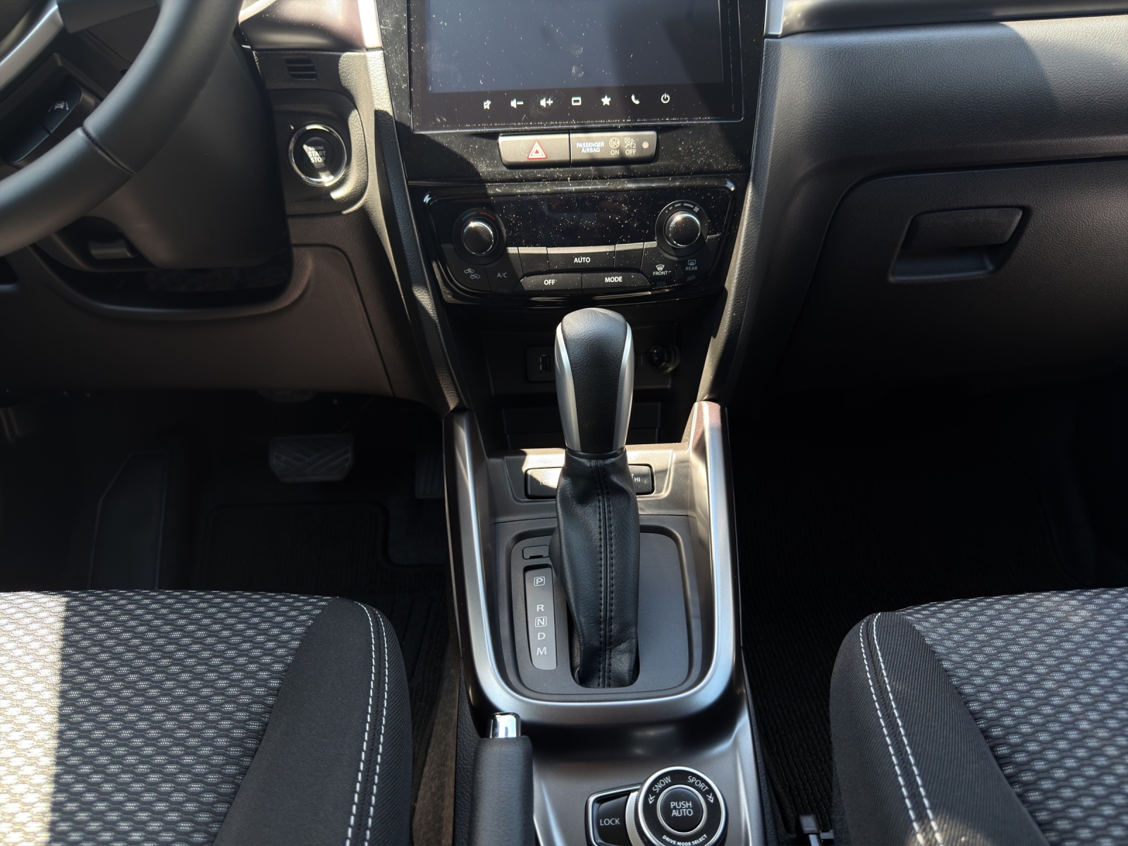 SUZUKI Vitara 1.4 T Sakura Hybrid 4x4-image-17