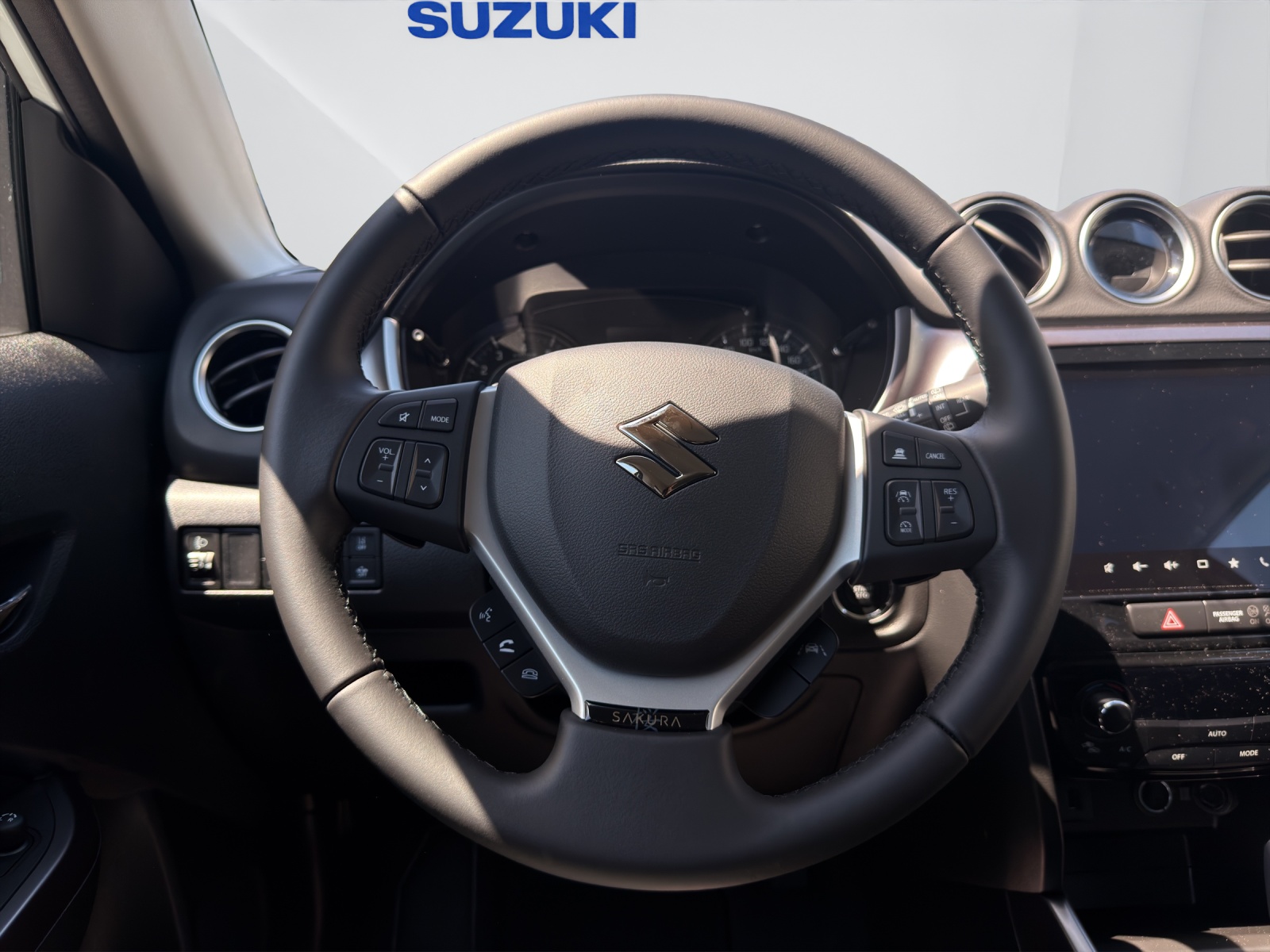 SUZUKI Vitara 1.4 T Sakura Hybrid 4x4-image-16