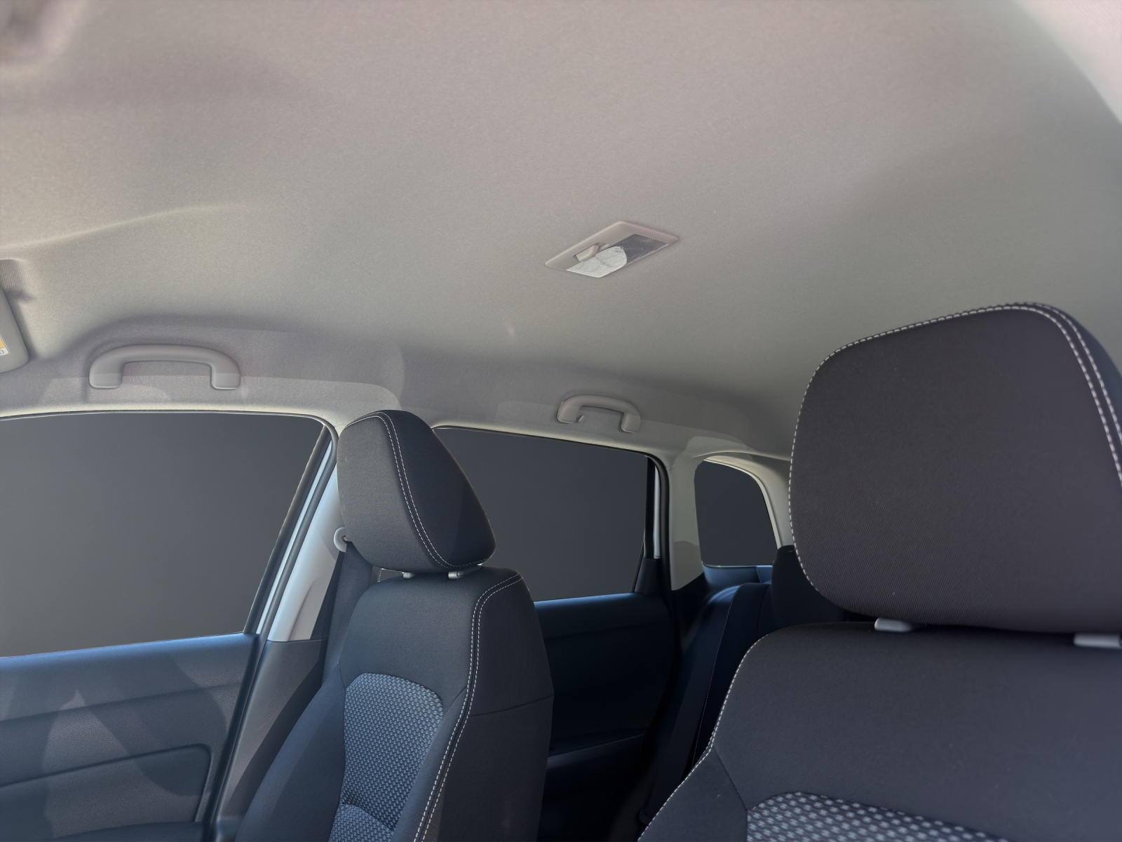 SUZUKI Vitara 1.4 T Sakura Hybrid 4x4-image-9