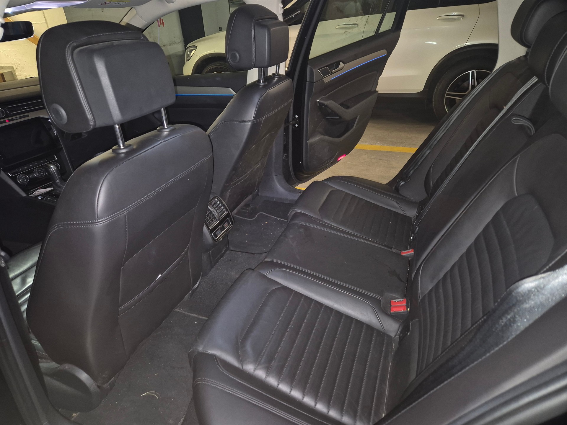 VW Passat Variant 2.0 TDI BMT Highline DSG 4Motion-image-1