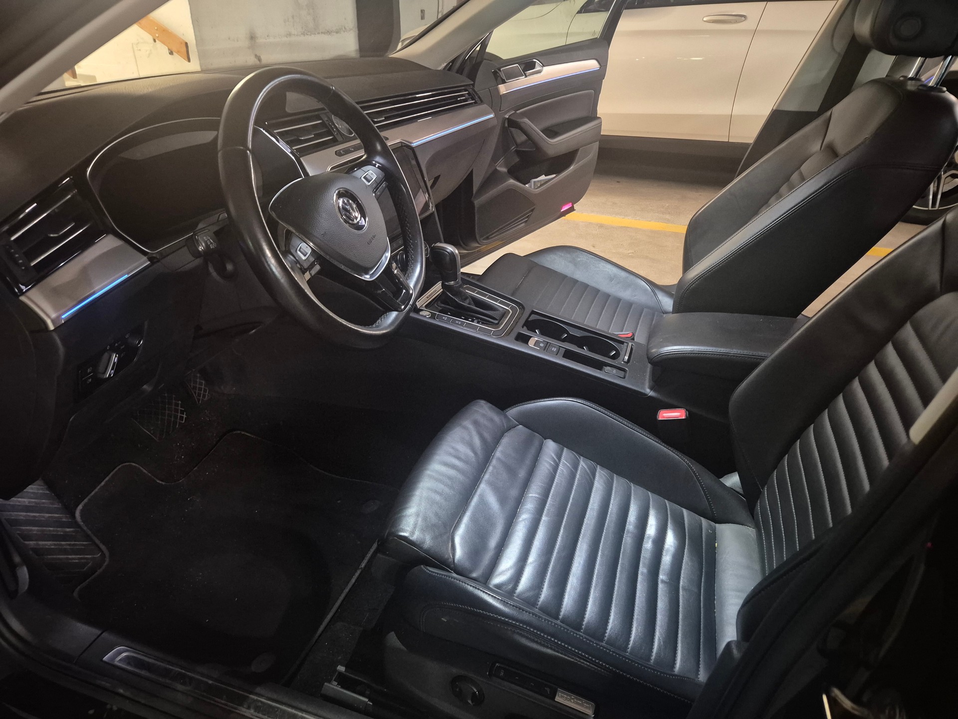 VW Passat Variant 2.0 TDI BMT Highline DSG 4Motion-image-4