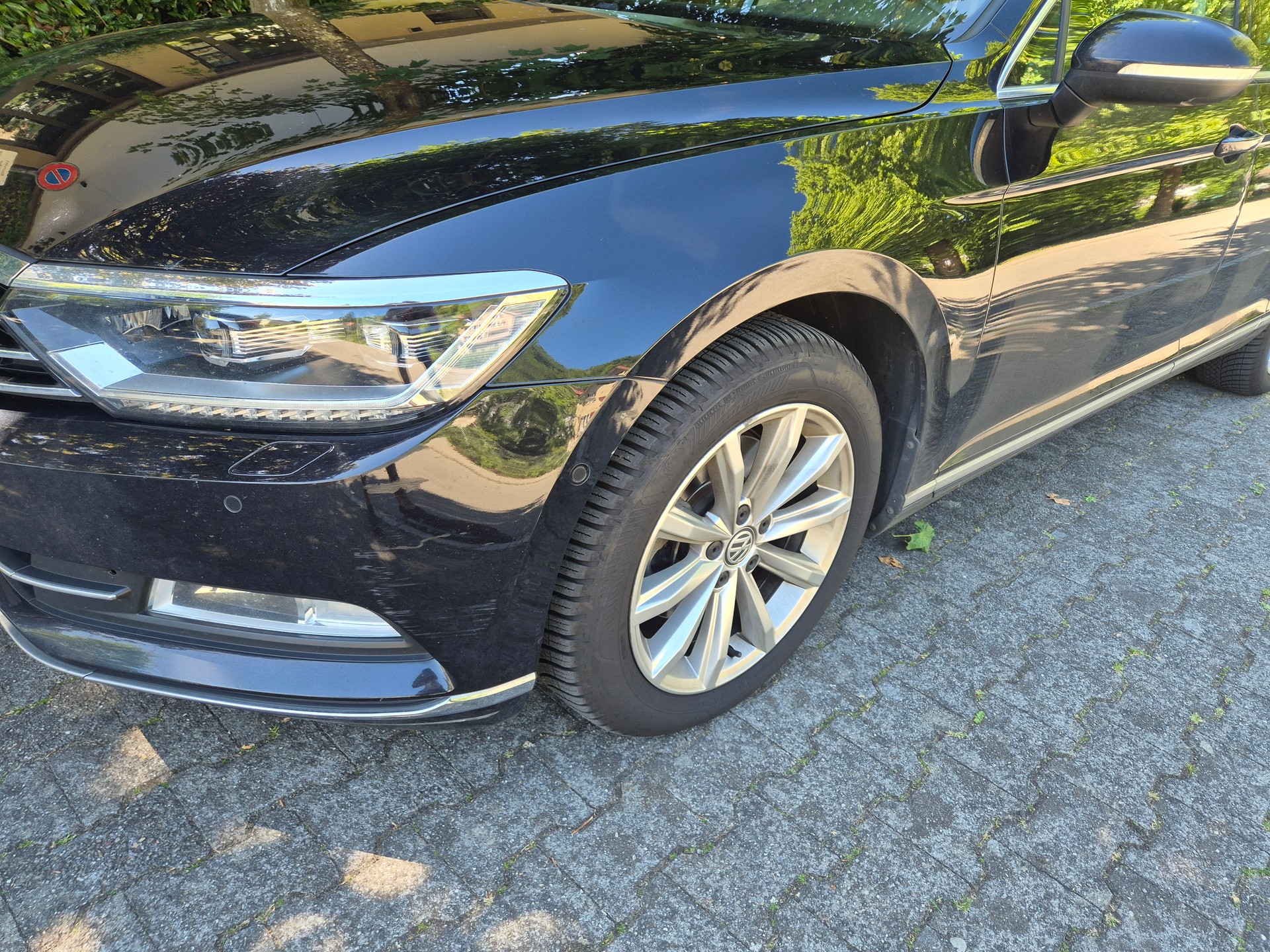VW Passat Variant 2.0 TDI BMT Highline DSG 4Motion-image-2