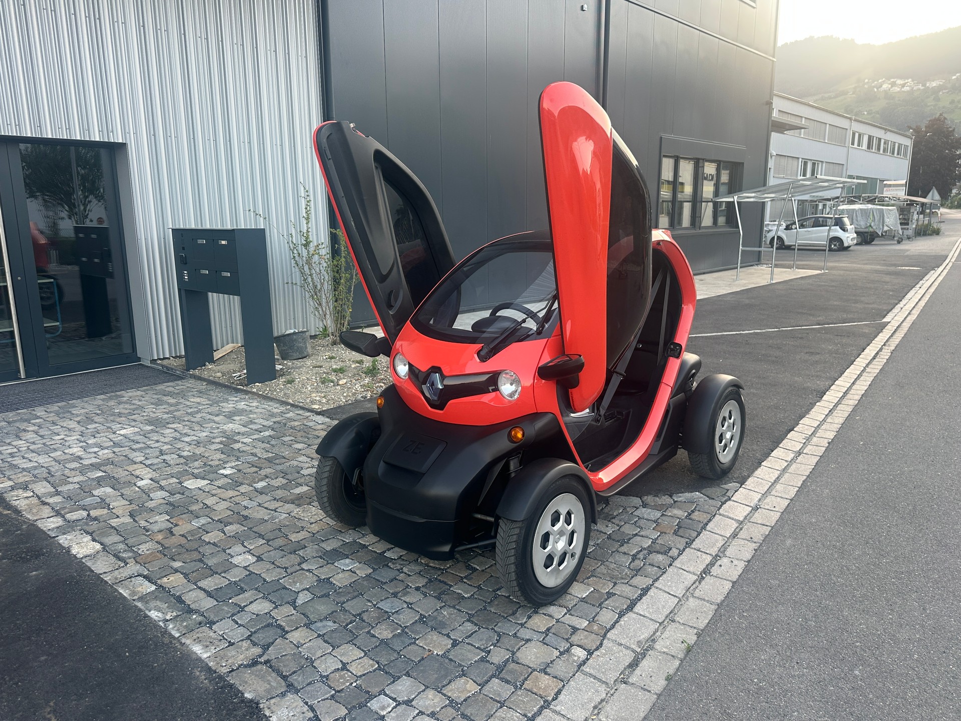 RENAULT Twizy Z.E. Sport Edition (Batterie Super )-image-0