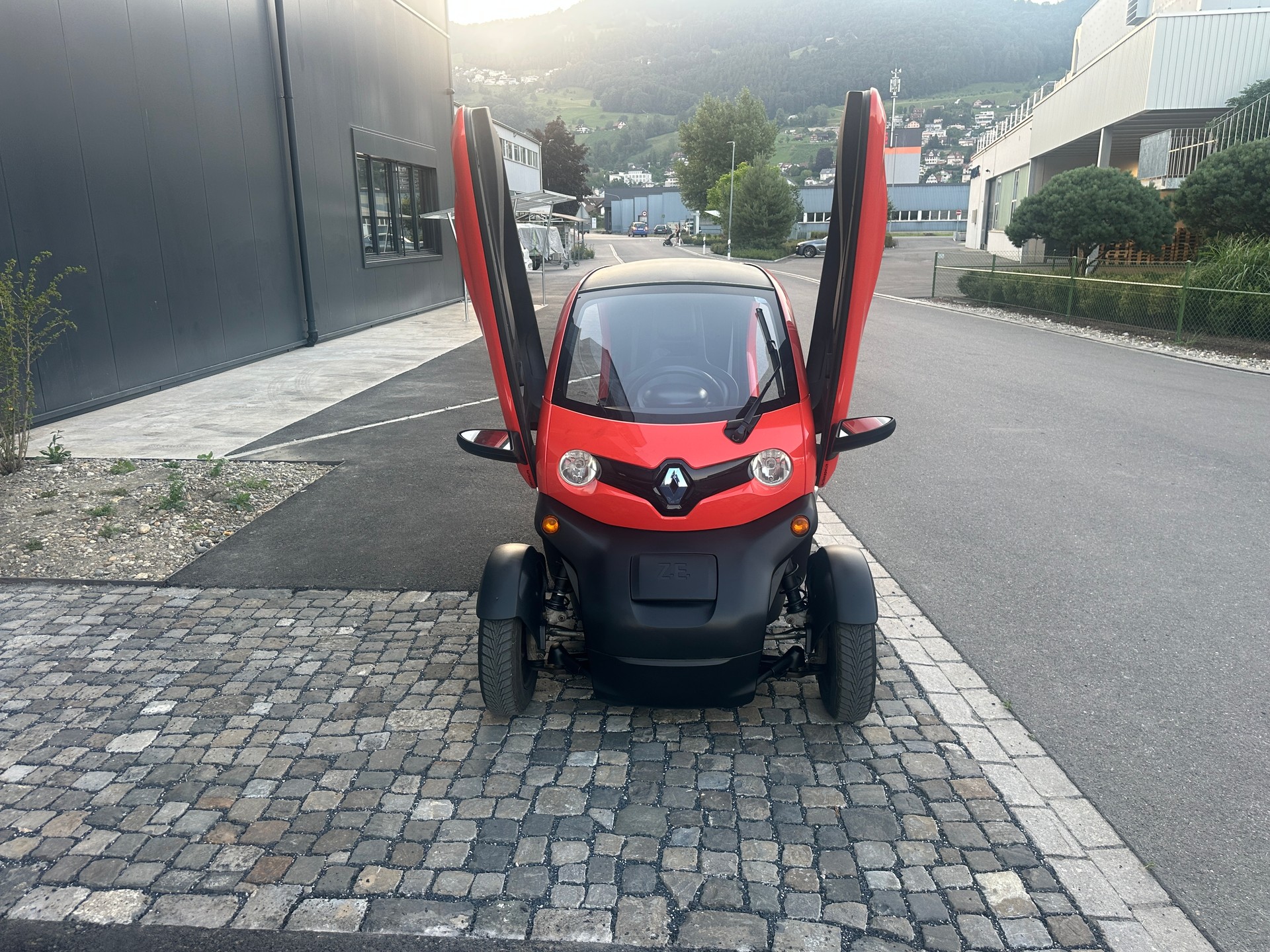 RENAULT Twizy Z.E. Sport Edition (Batterie Super )-image-1