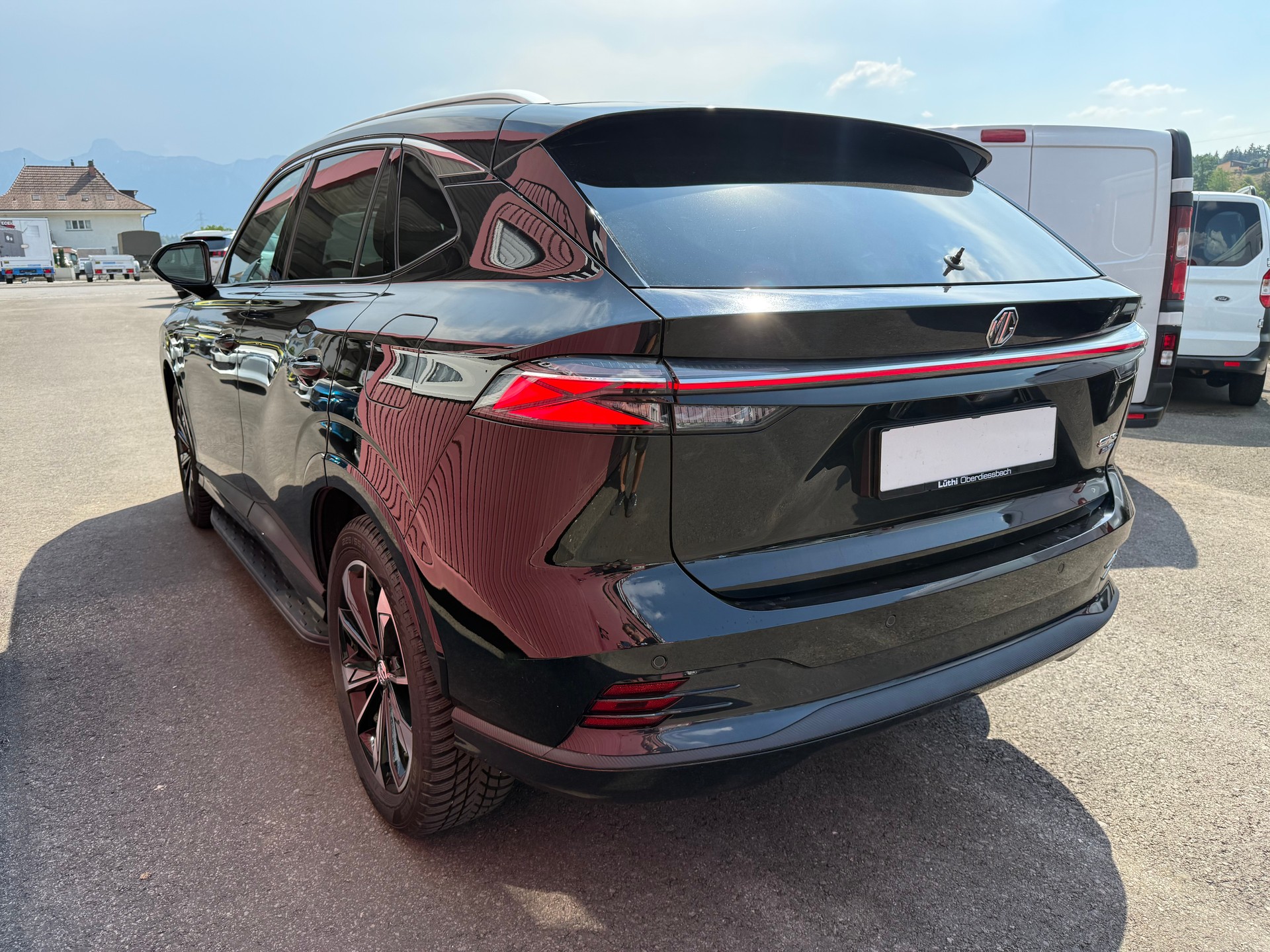 MG HS 1.5 T PHEV Luxury-image-1