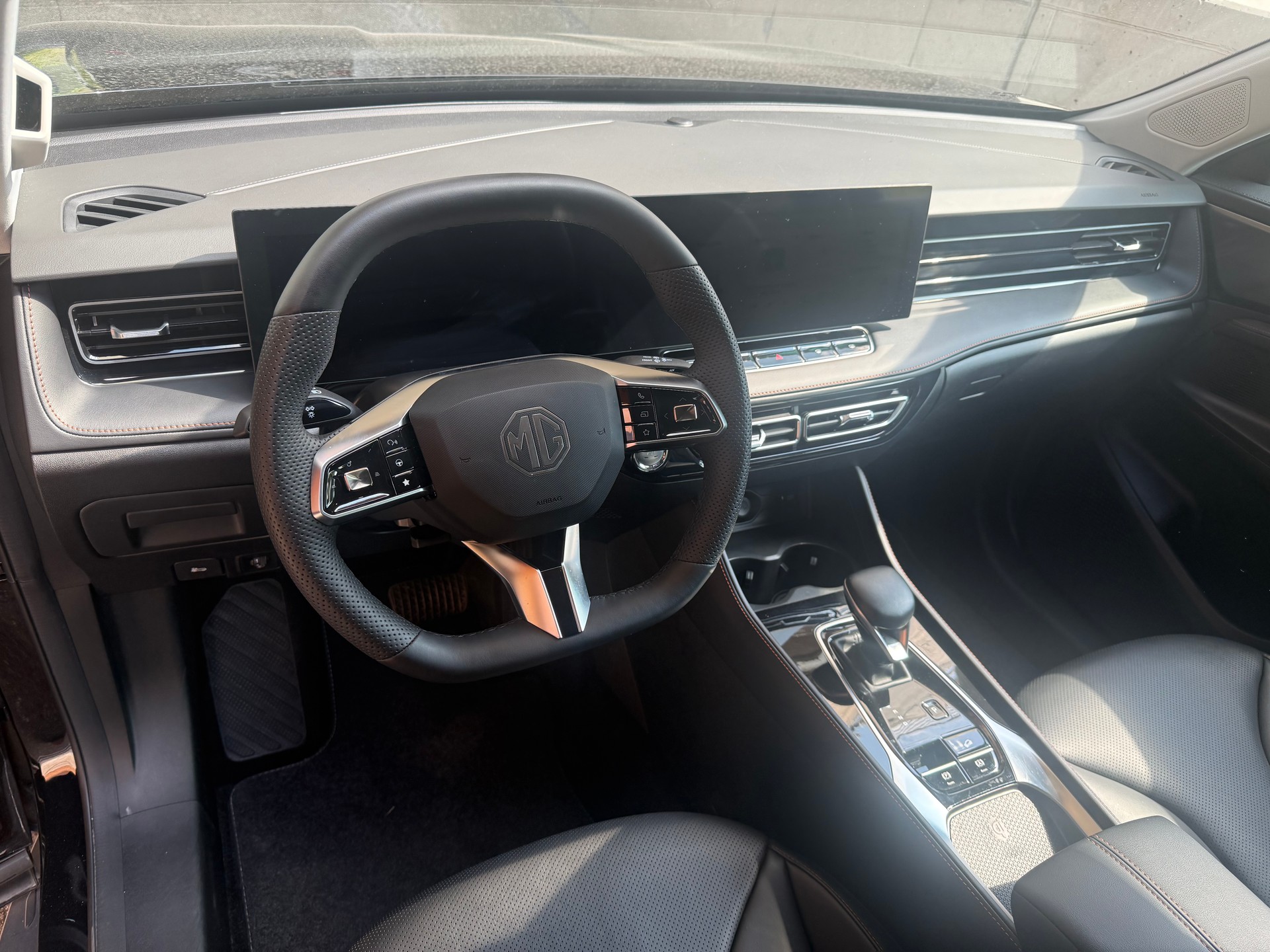 MG HS 1.5 T PHEV Luxury-image-2