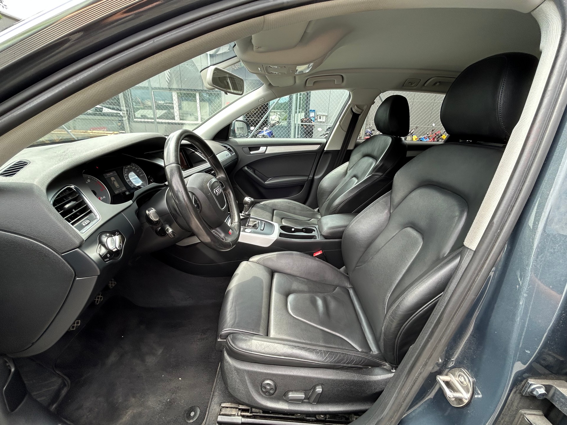 AUDI S4 Avant 3.0 TFSI quattro-image-10