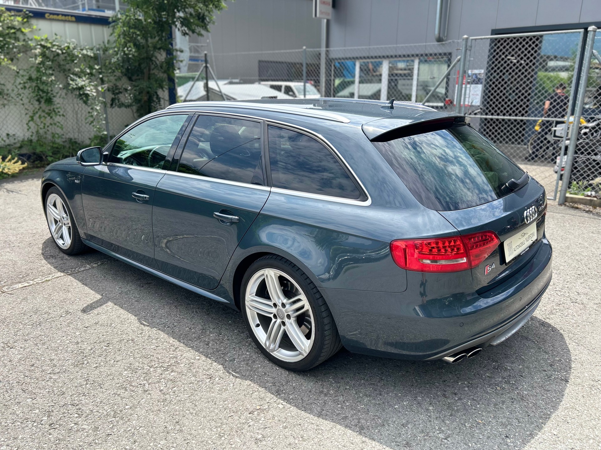AUDI S4 Avant 3.0 TFSI quattro-image-2